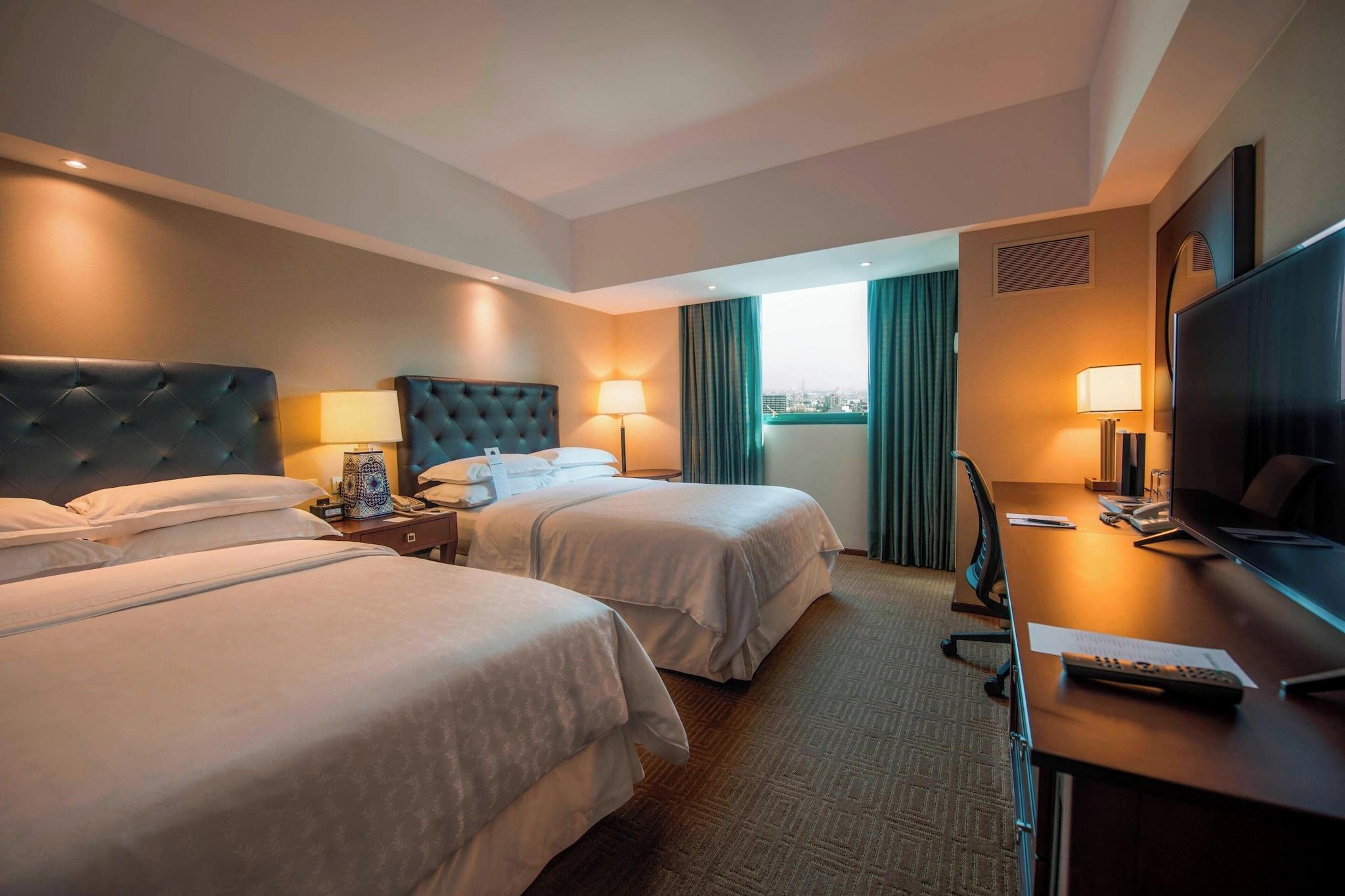 Double Deluxe King Bed