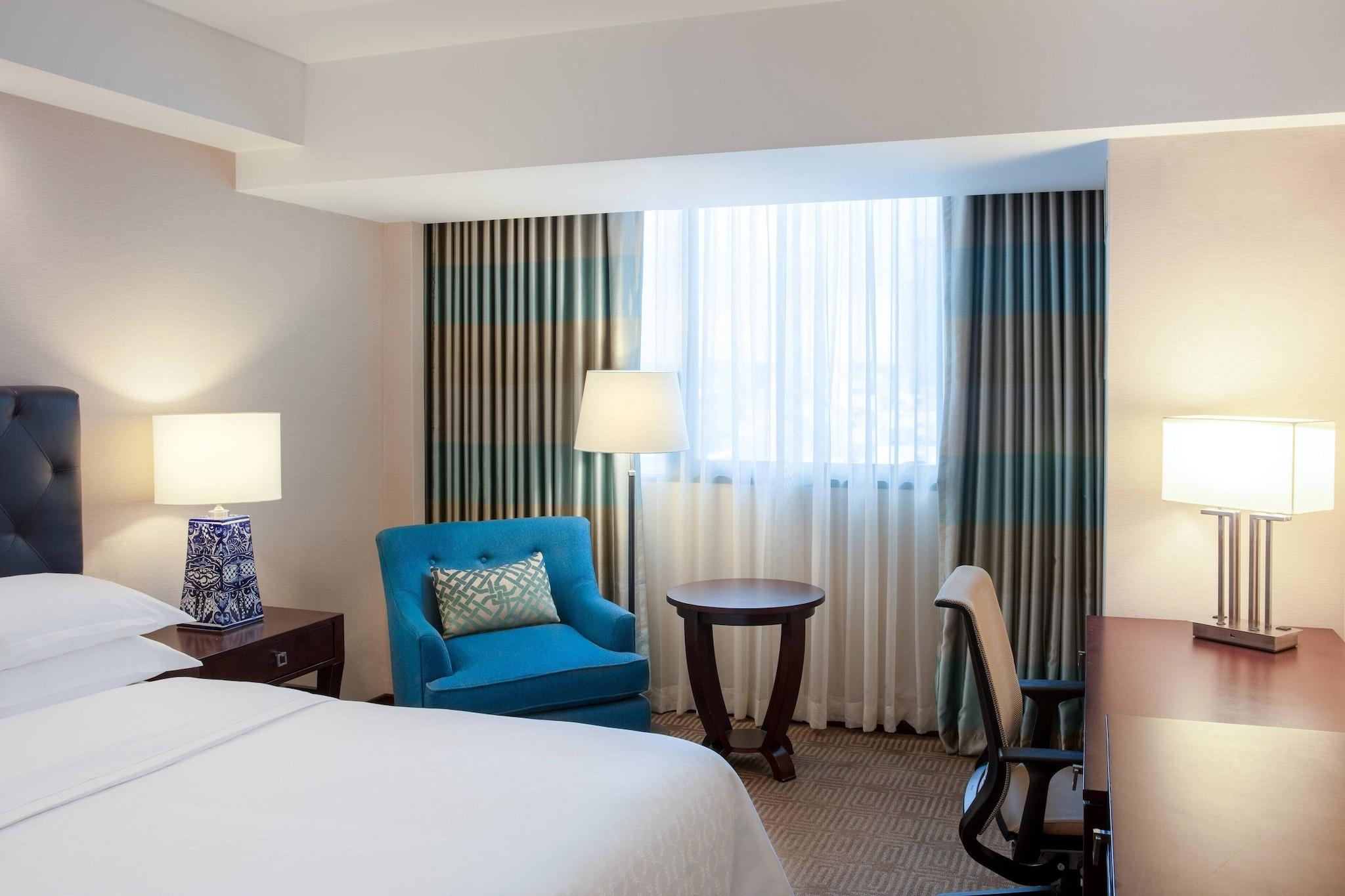 Double Deluxe King Bed