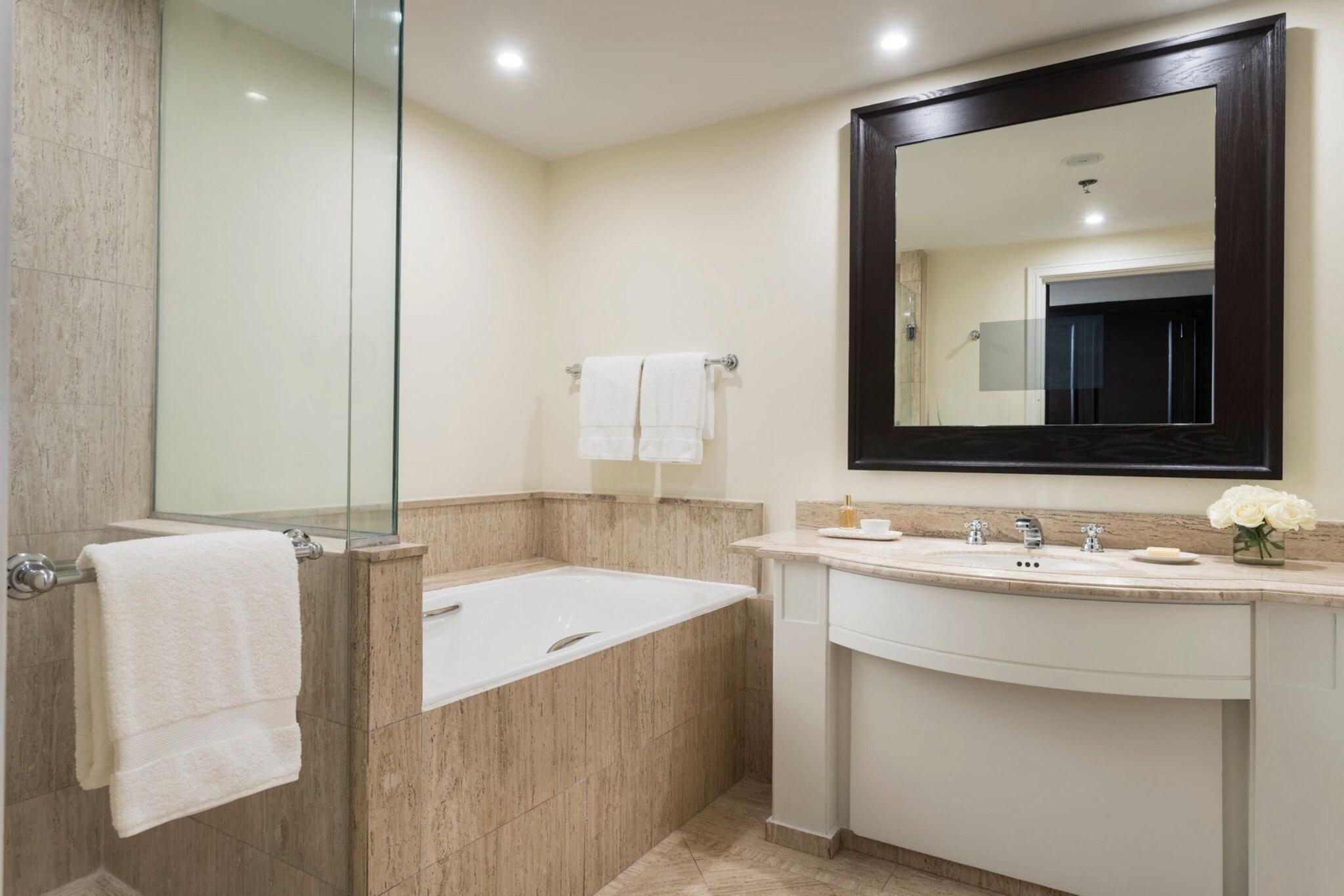 Double Deluxe King Bed