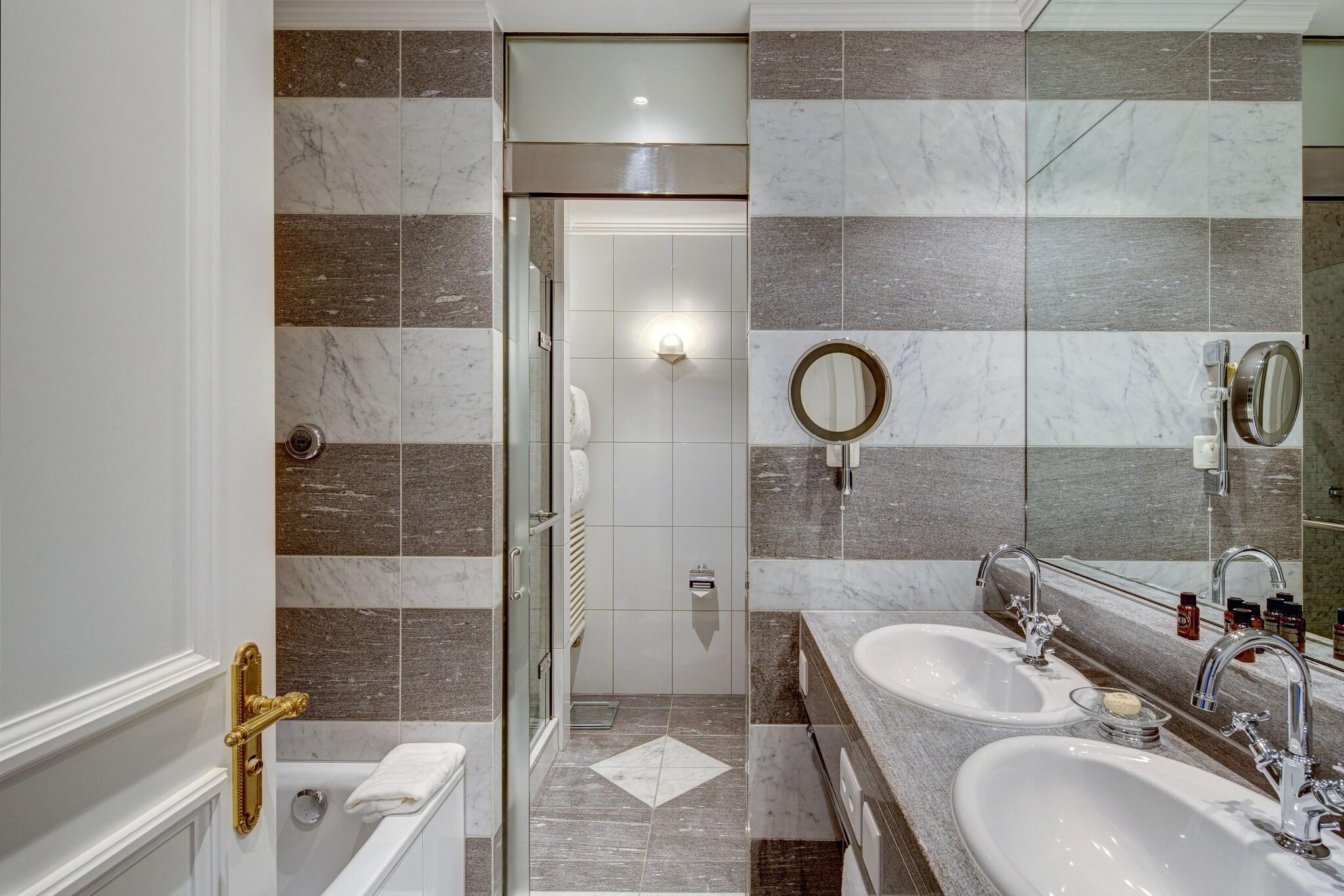 Suite with Kitchenette with Views