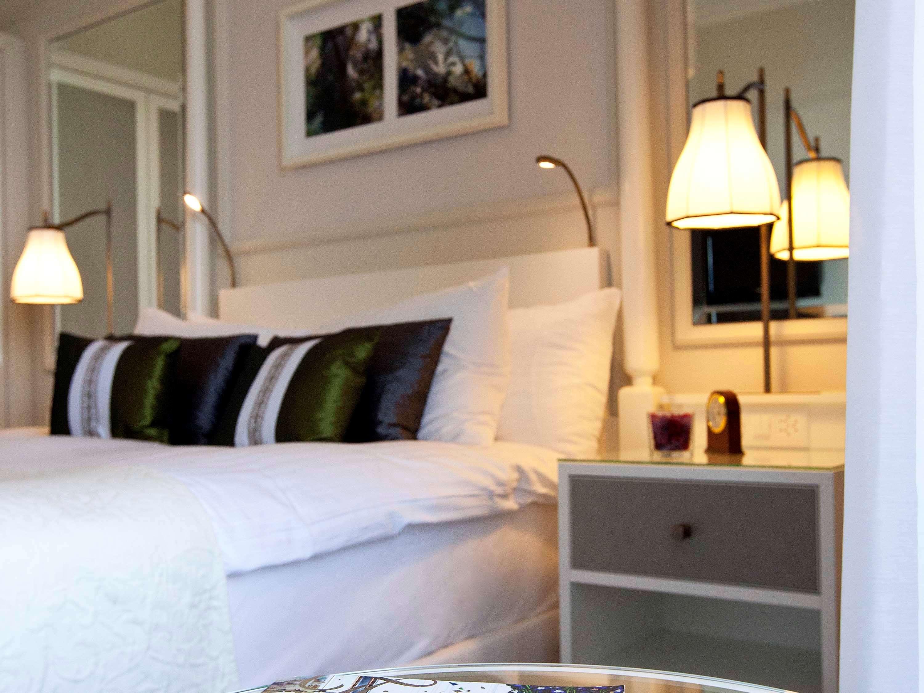 Double City View Queen Bed