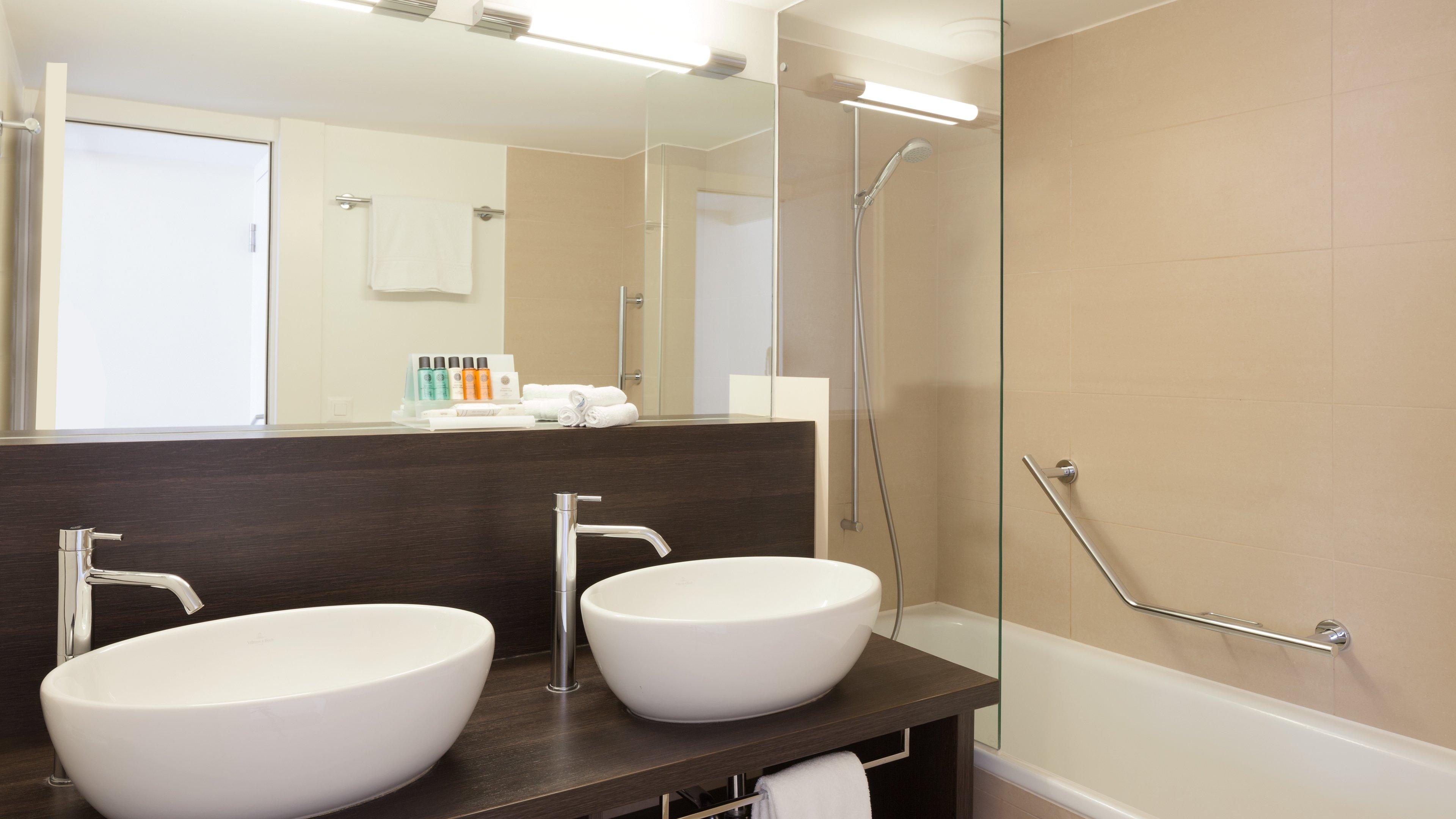 Junior Suite Queen Size Bed