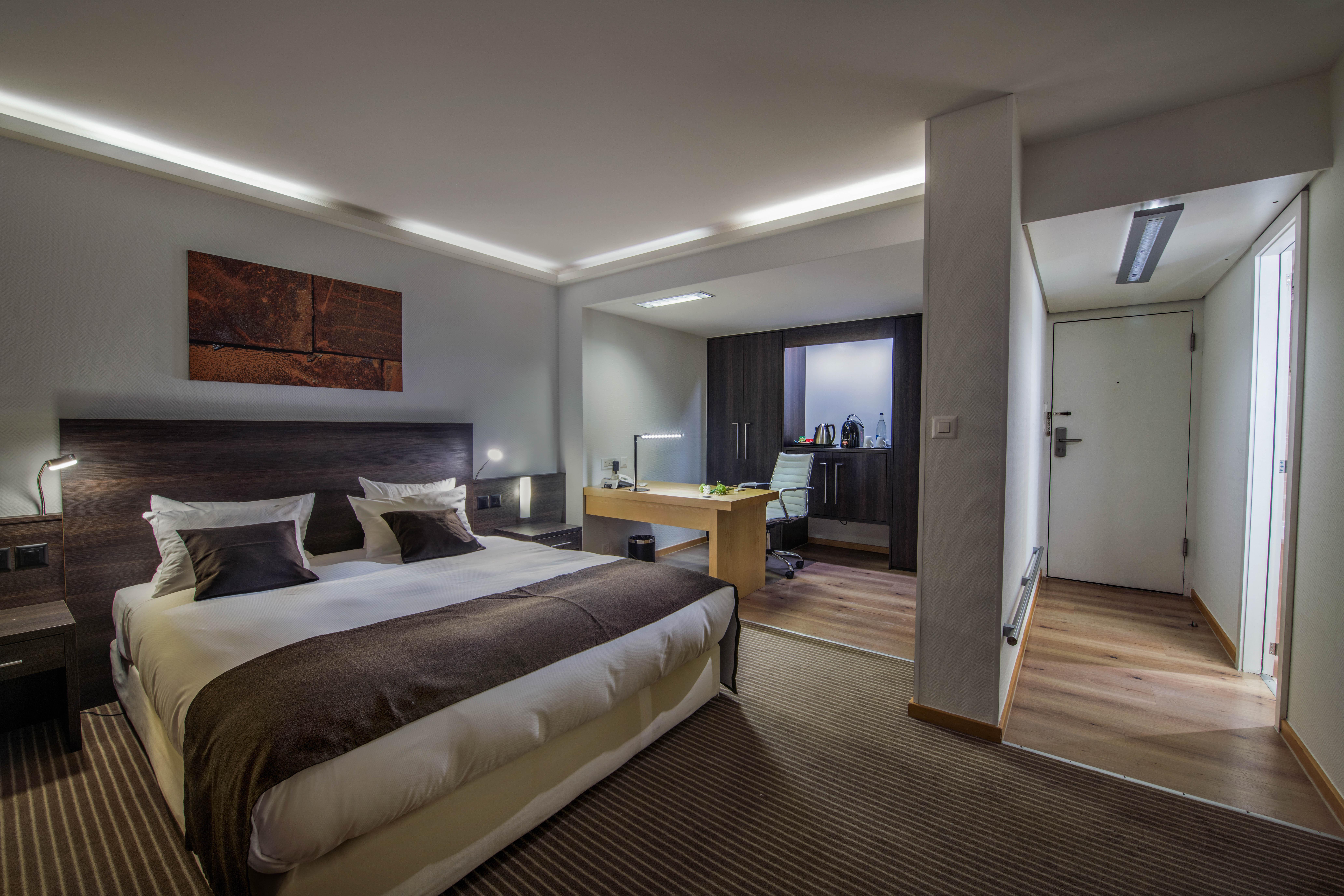 Junior Suite Queen Size Bed