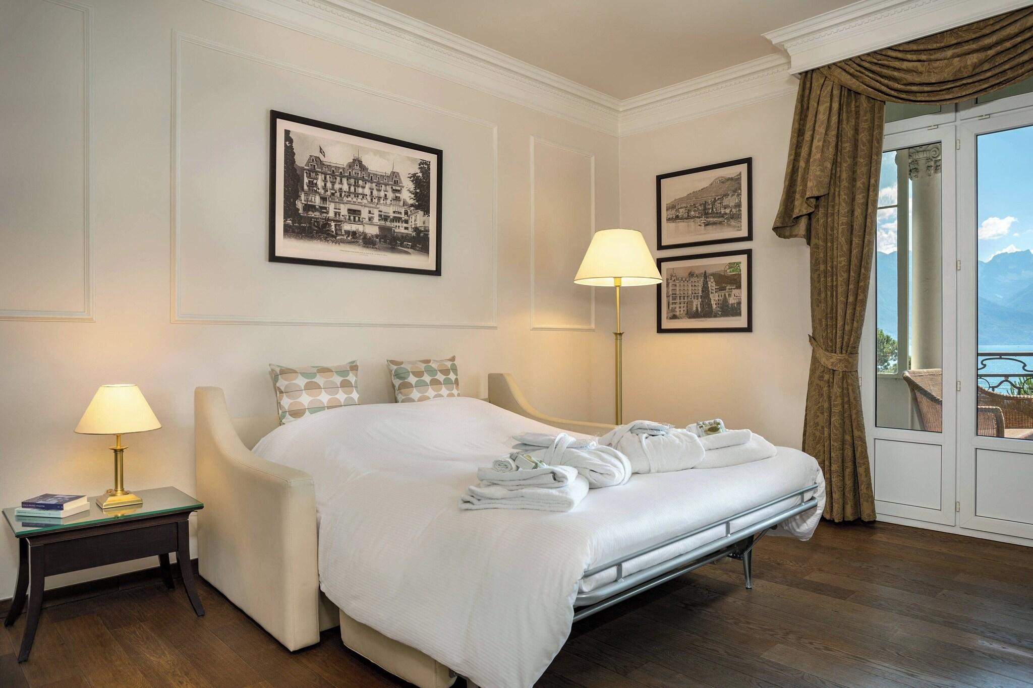 Junior Suite Queen Size Bed