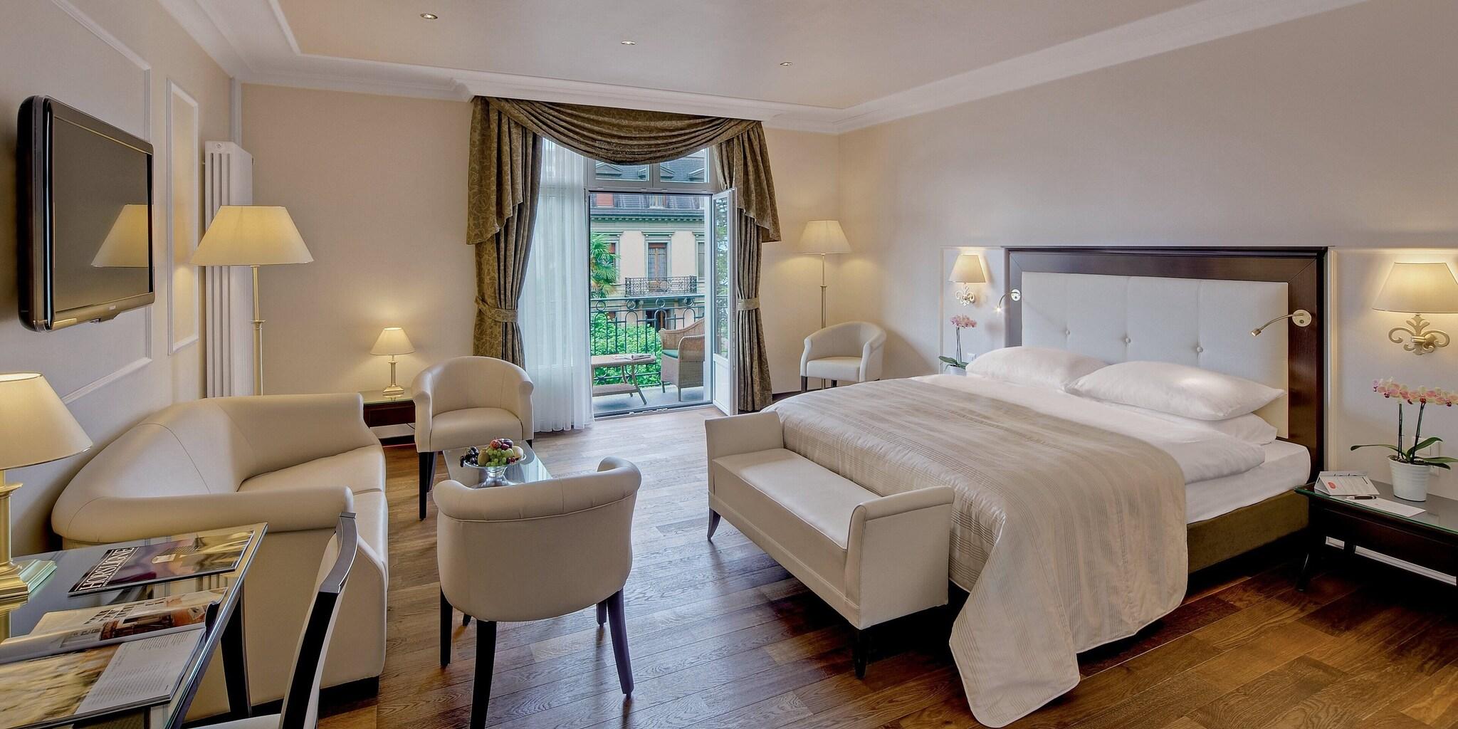 Junior Suite Queen Size Bed