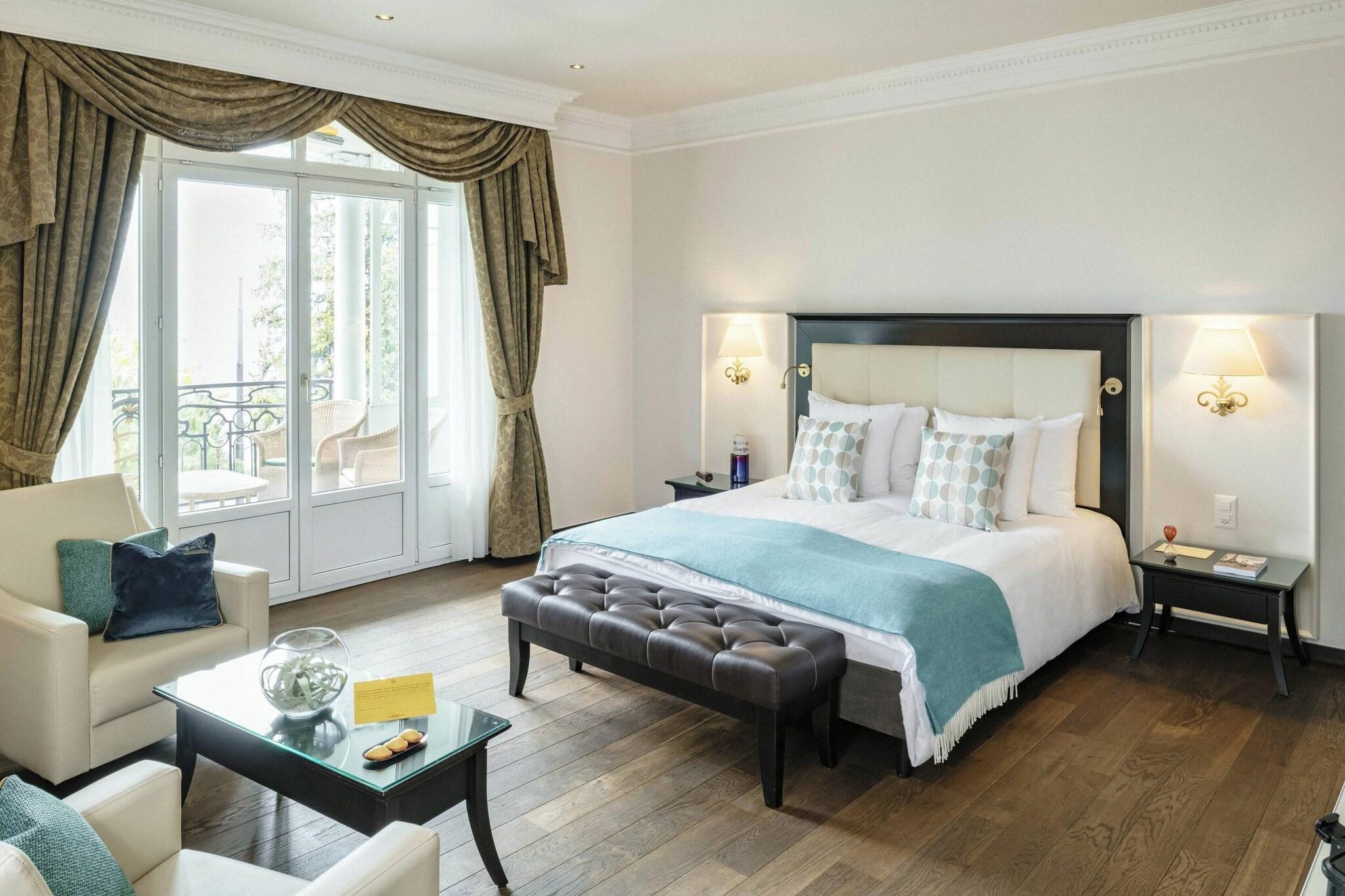 Junior Suite Queen Size Bed