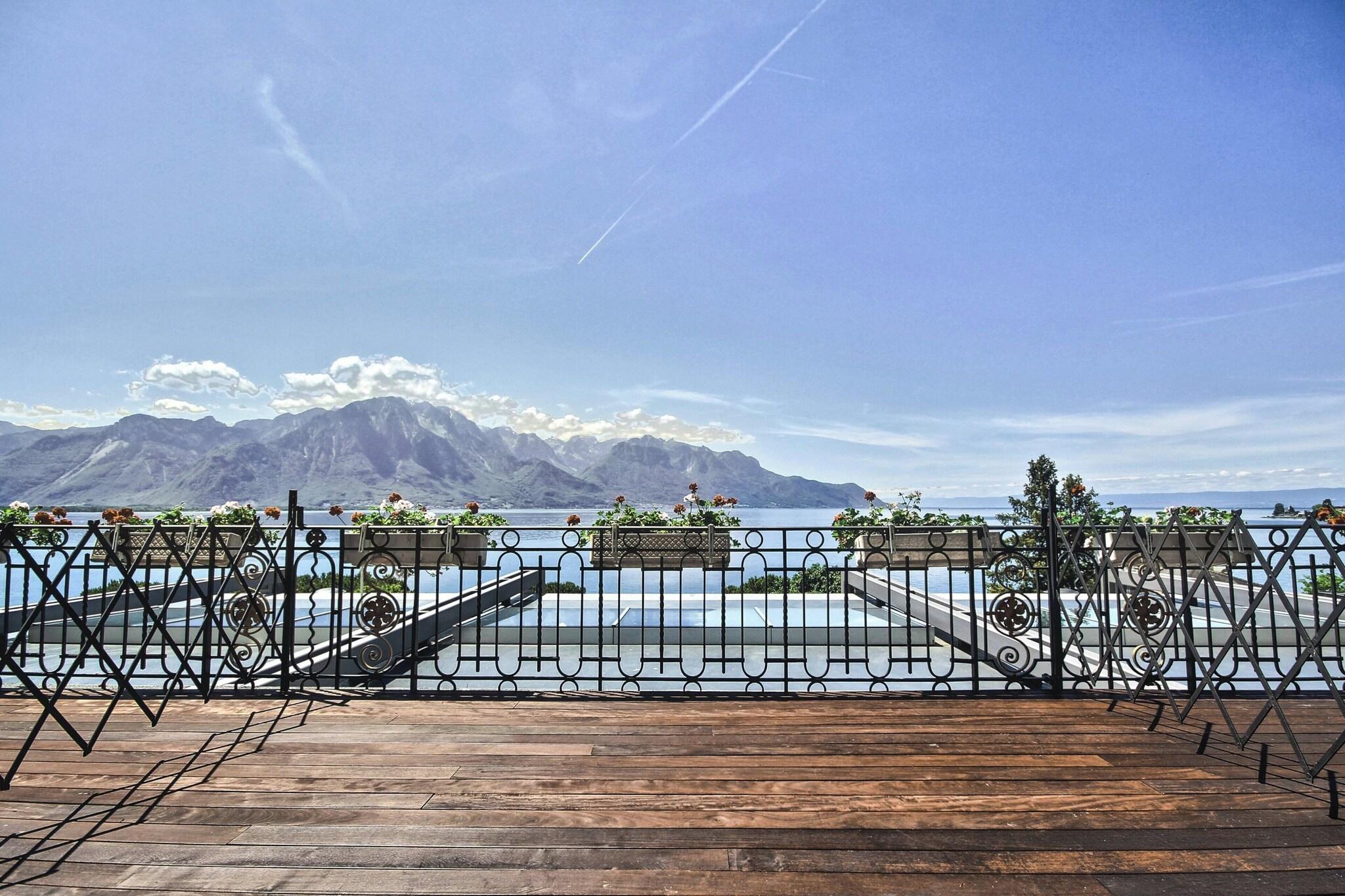 Twin Deluxe Lake View