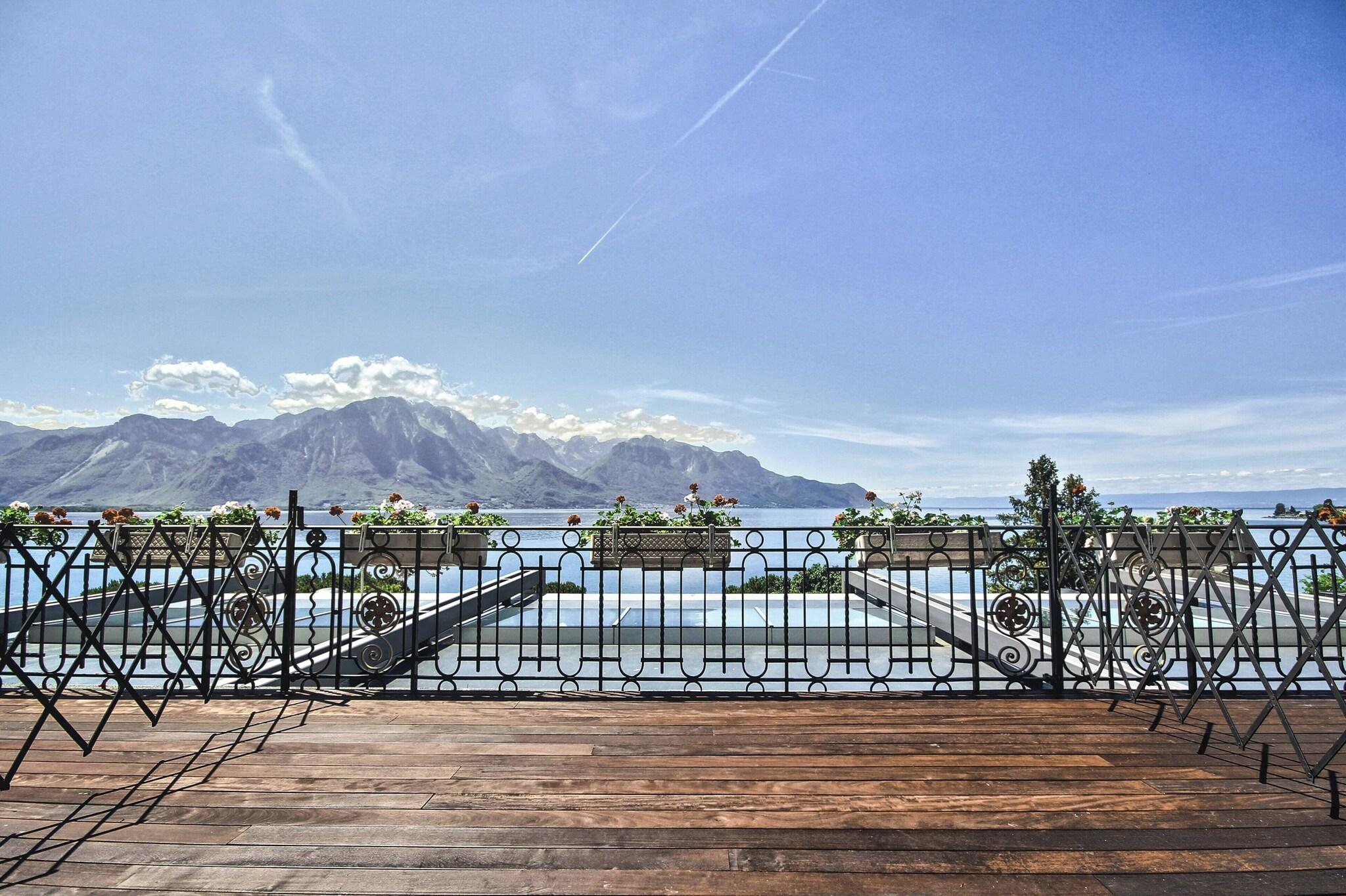 Twin Deluxe Lake View