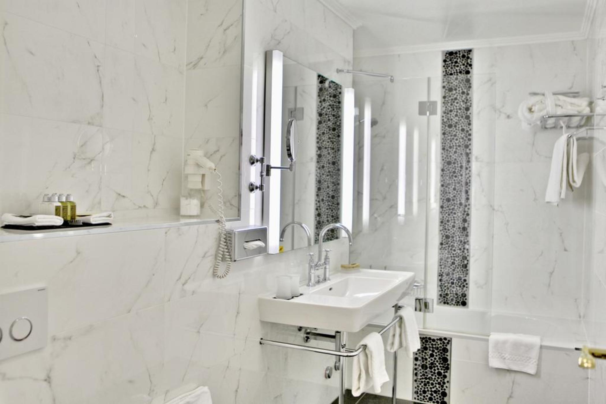 Twin Deluxe Lake View