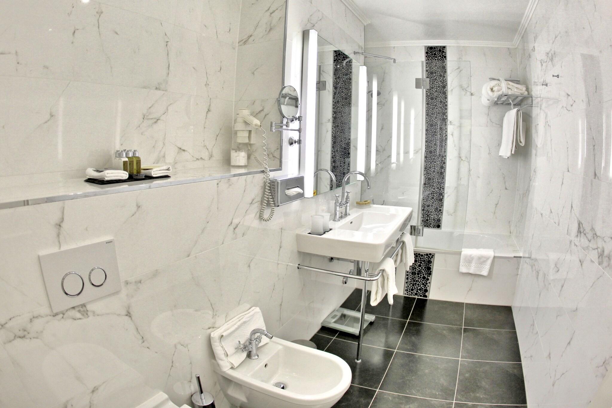 Twin Deluxe Lake View