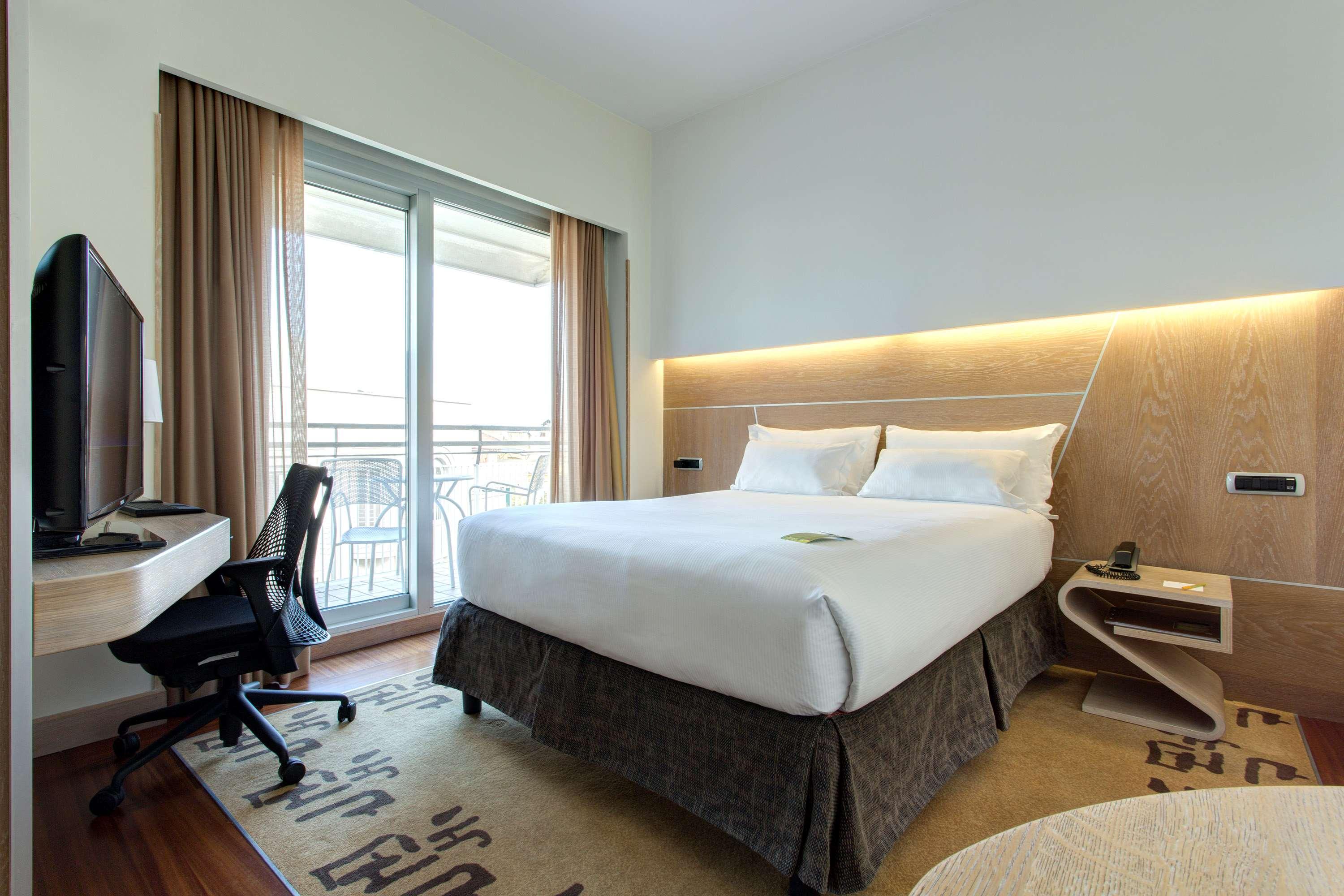 Double Queen Size Bed