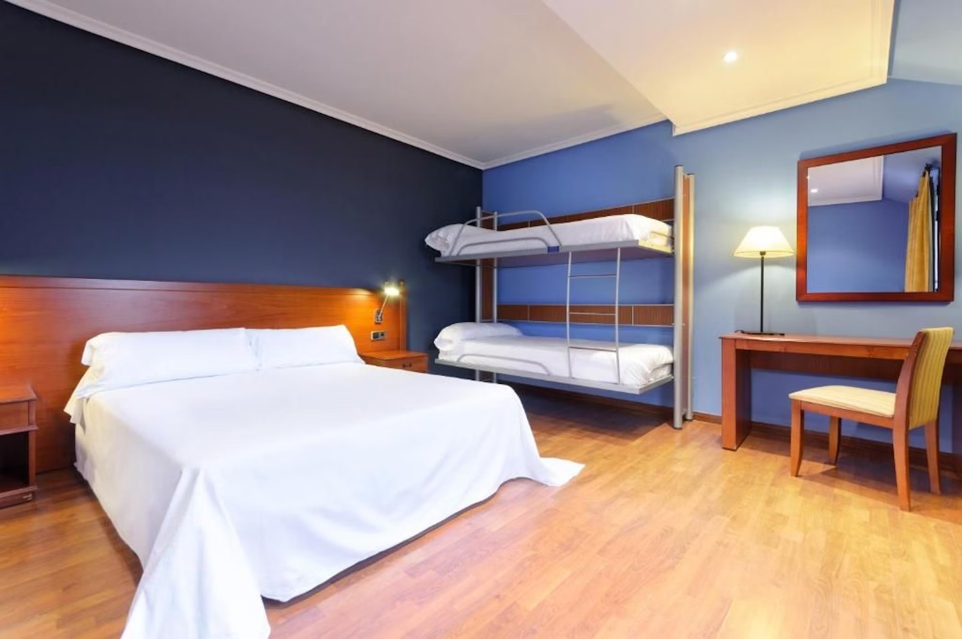 Family Room Capacity 4 One Bedroom