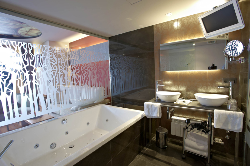 Junior Suite King Size Bed