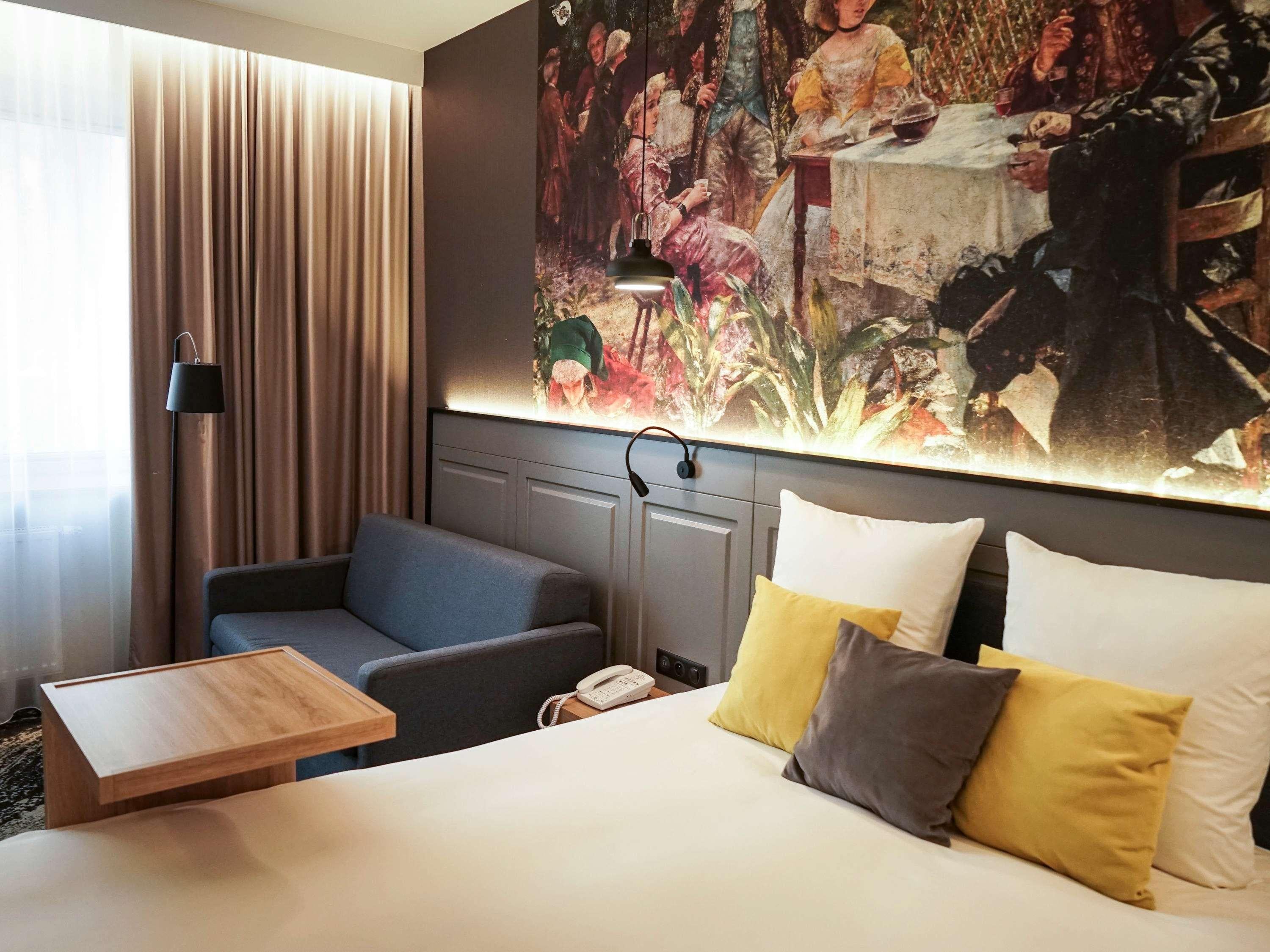 Twin Classic City View