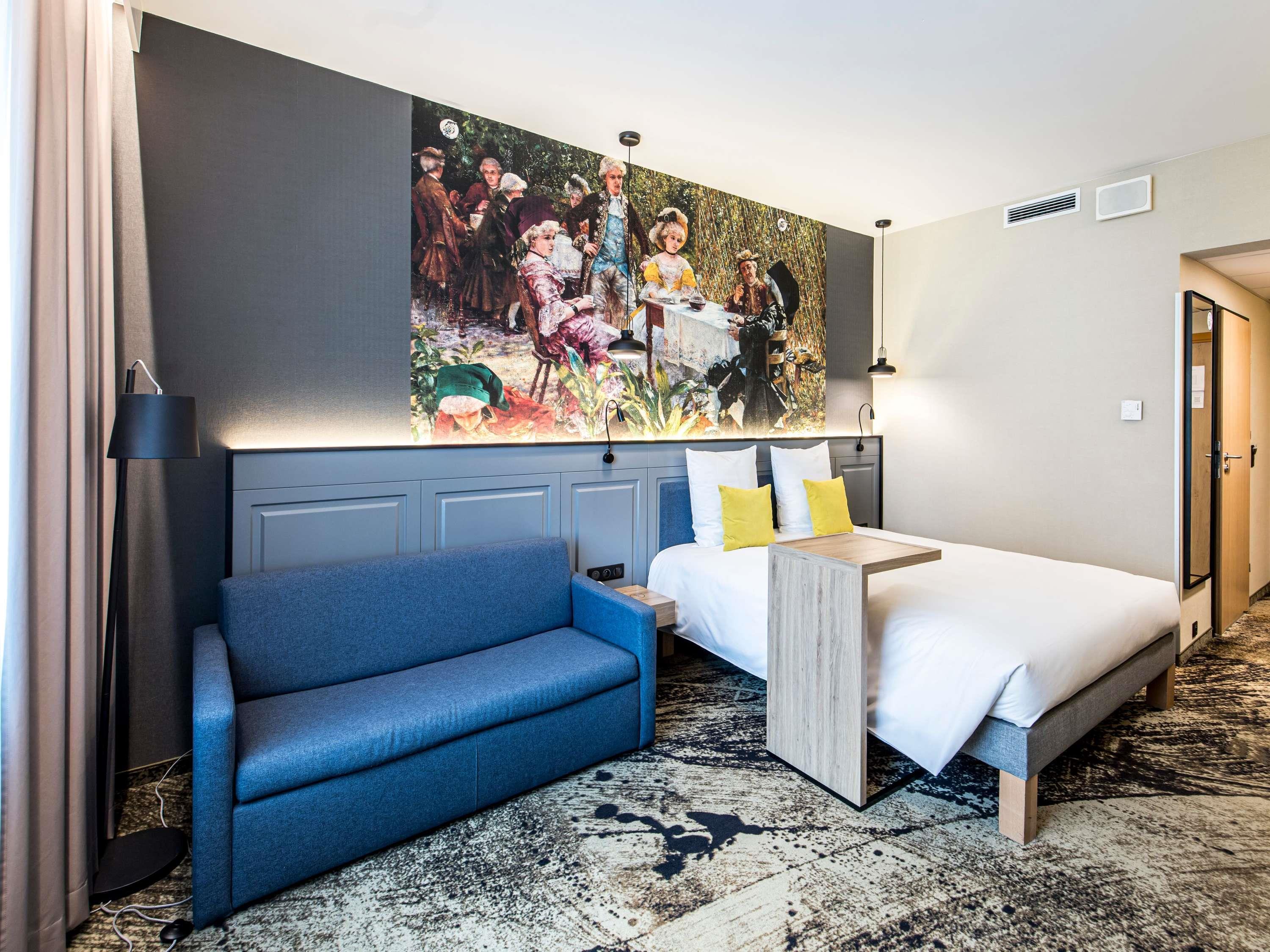 Twin Classic City View