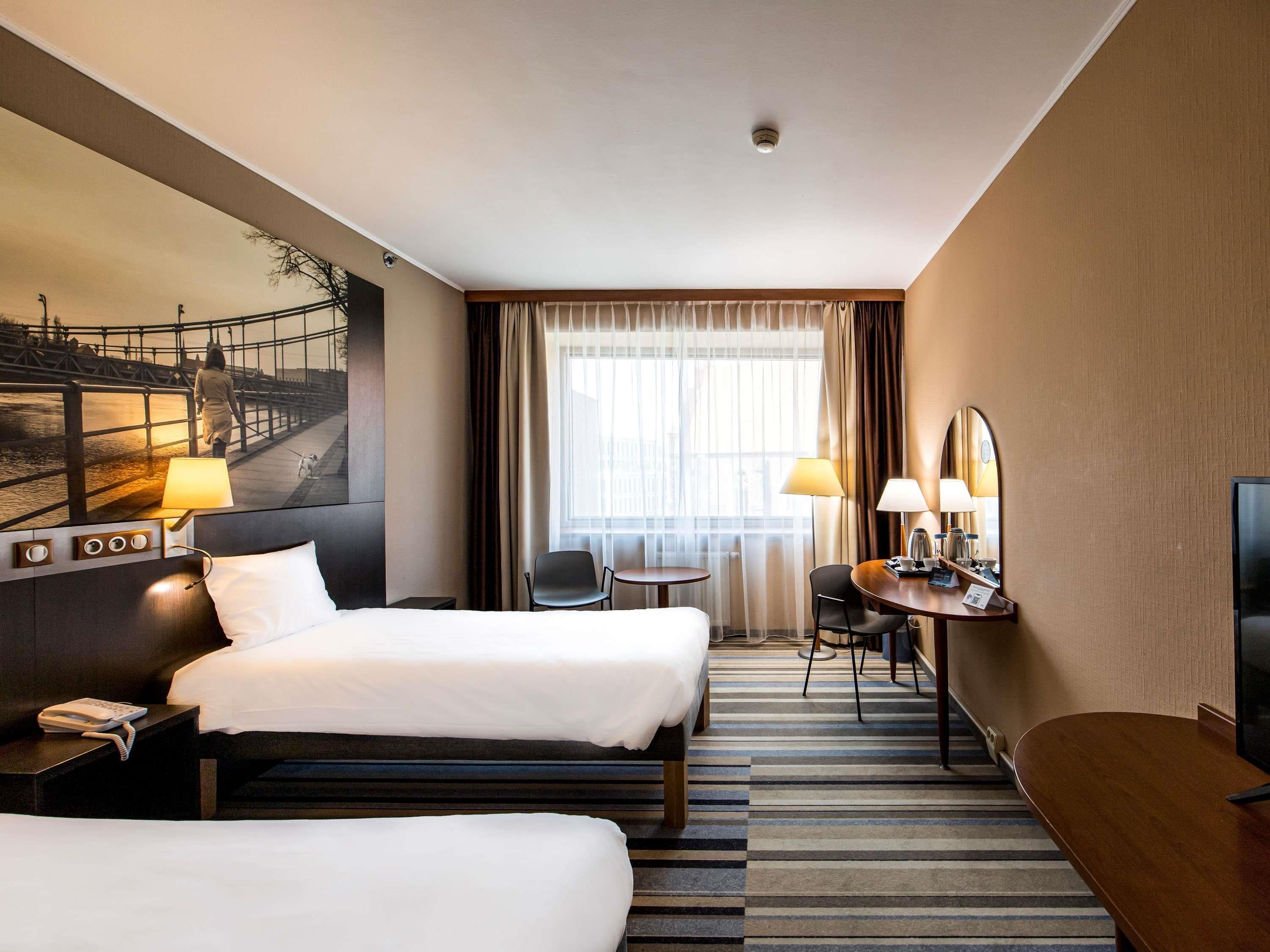 Twin Classic City View