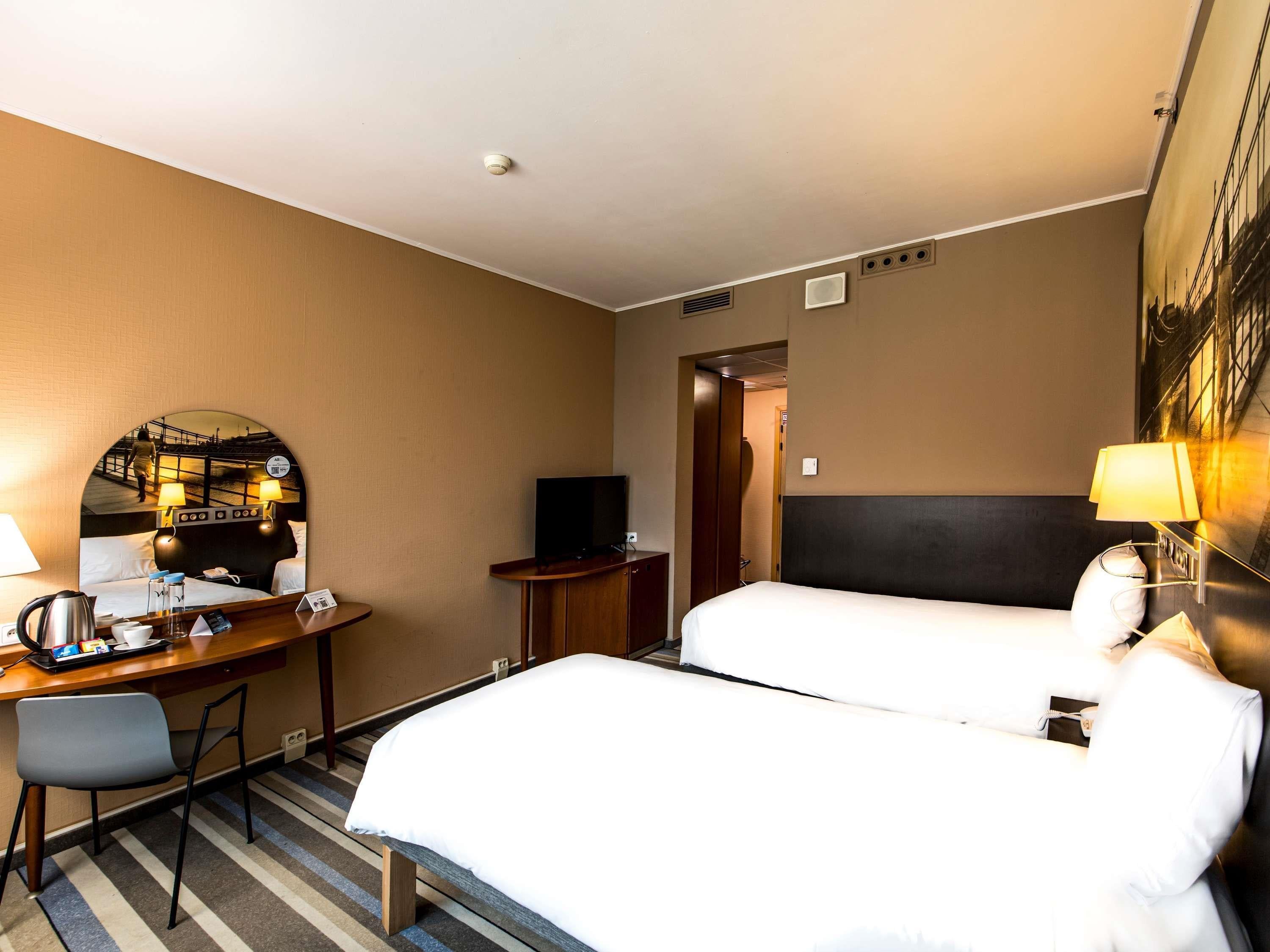 Twin Classic City View