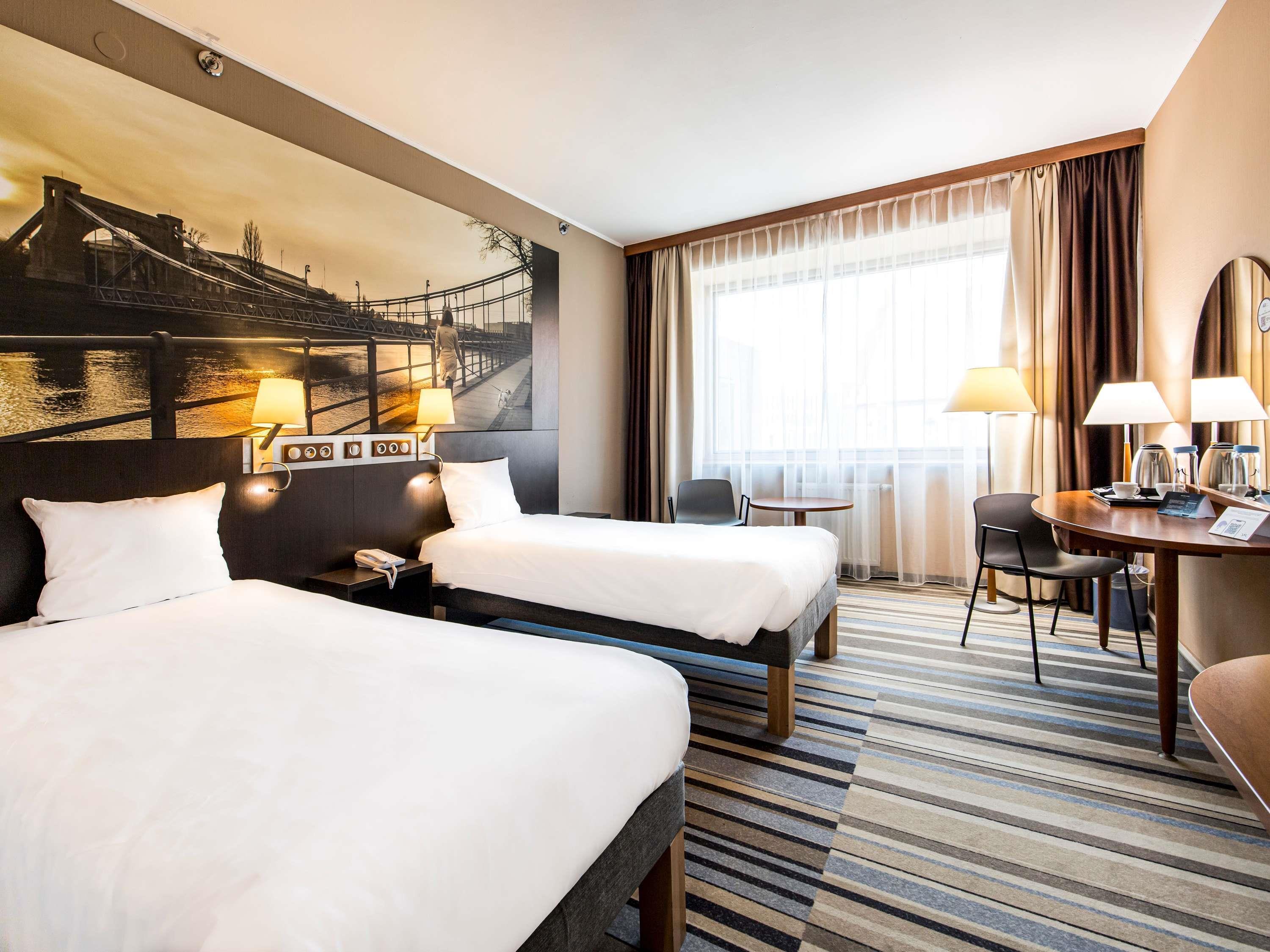 Twin Classic City View