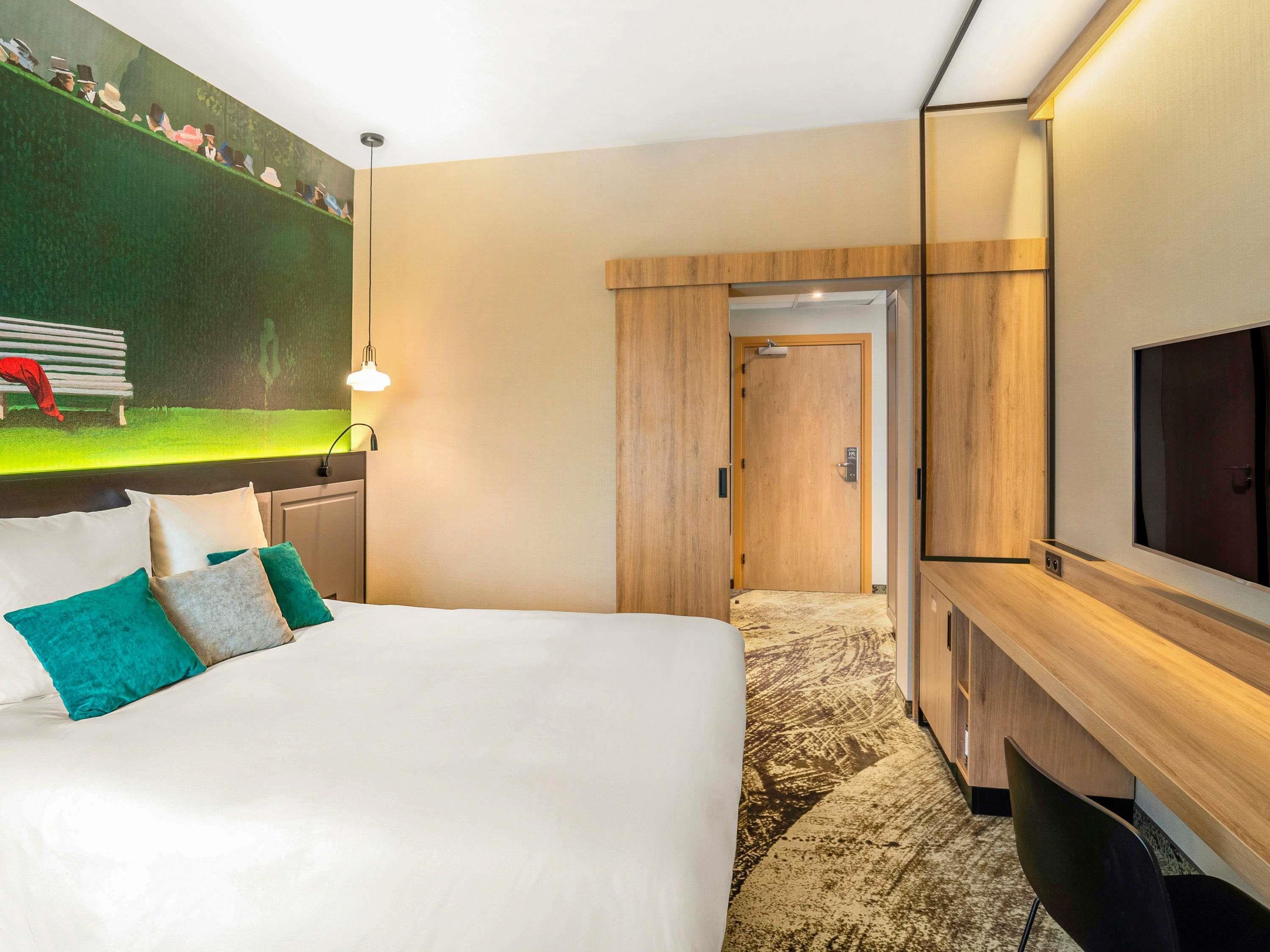 Family Room City View