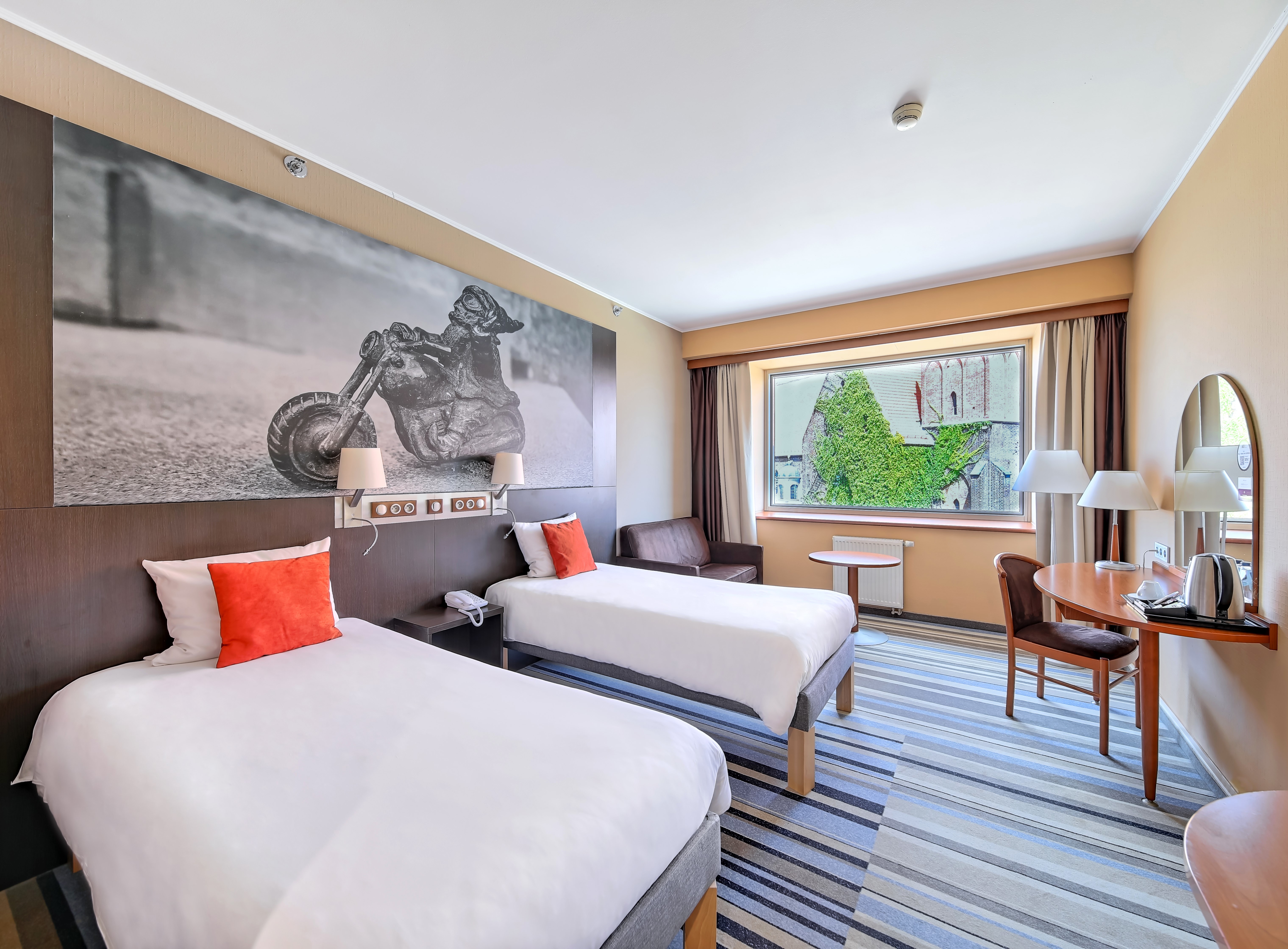 Twin Classic City View