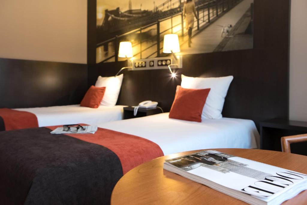 Twin Classic City View