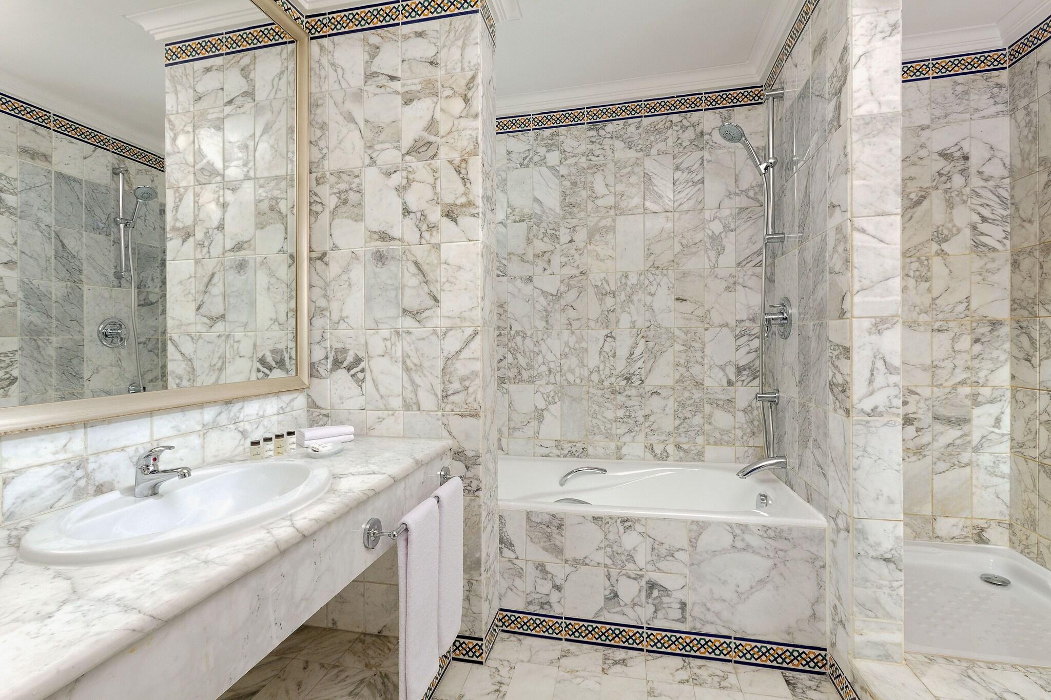 Double Deluxe King Bed