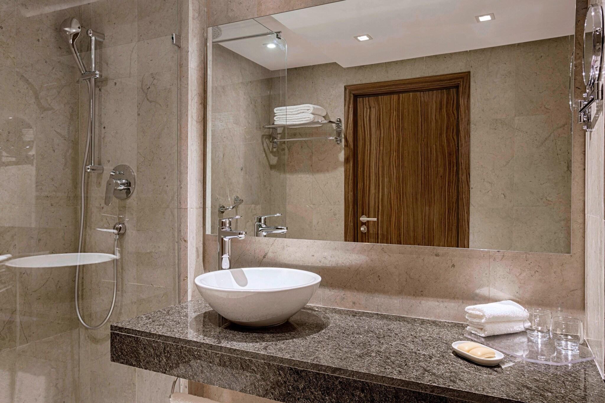 Double Deluxe King Bed