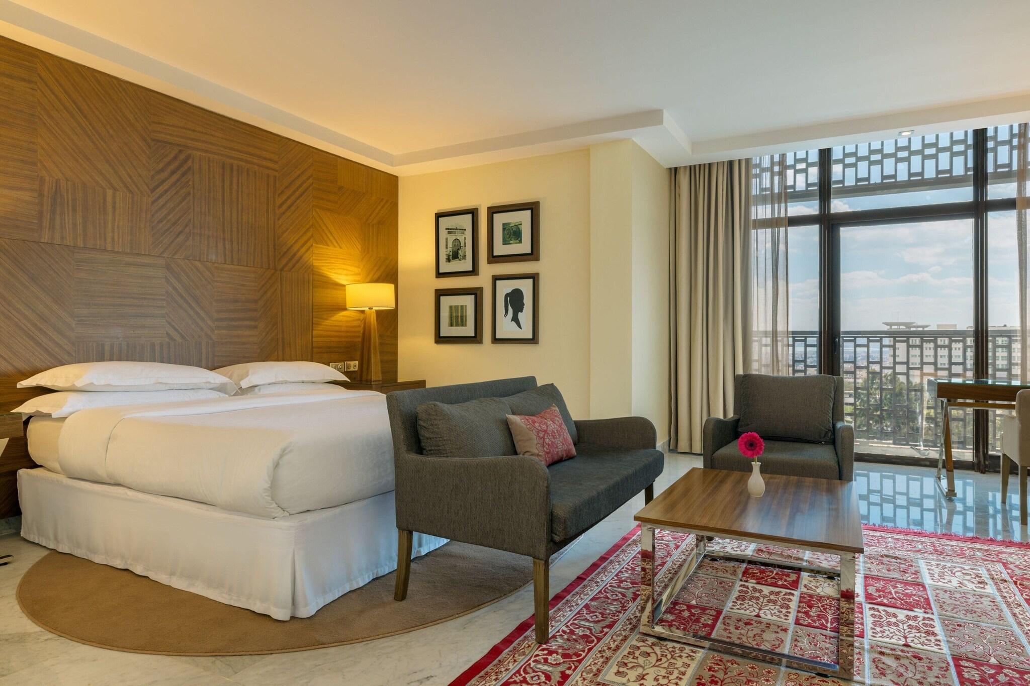 Junior Suite Ocean View King Bed