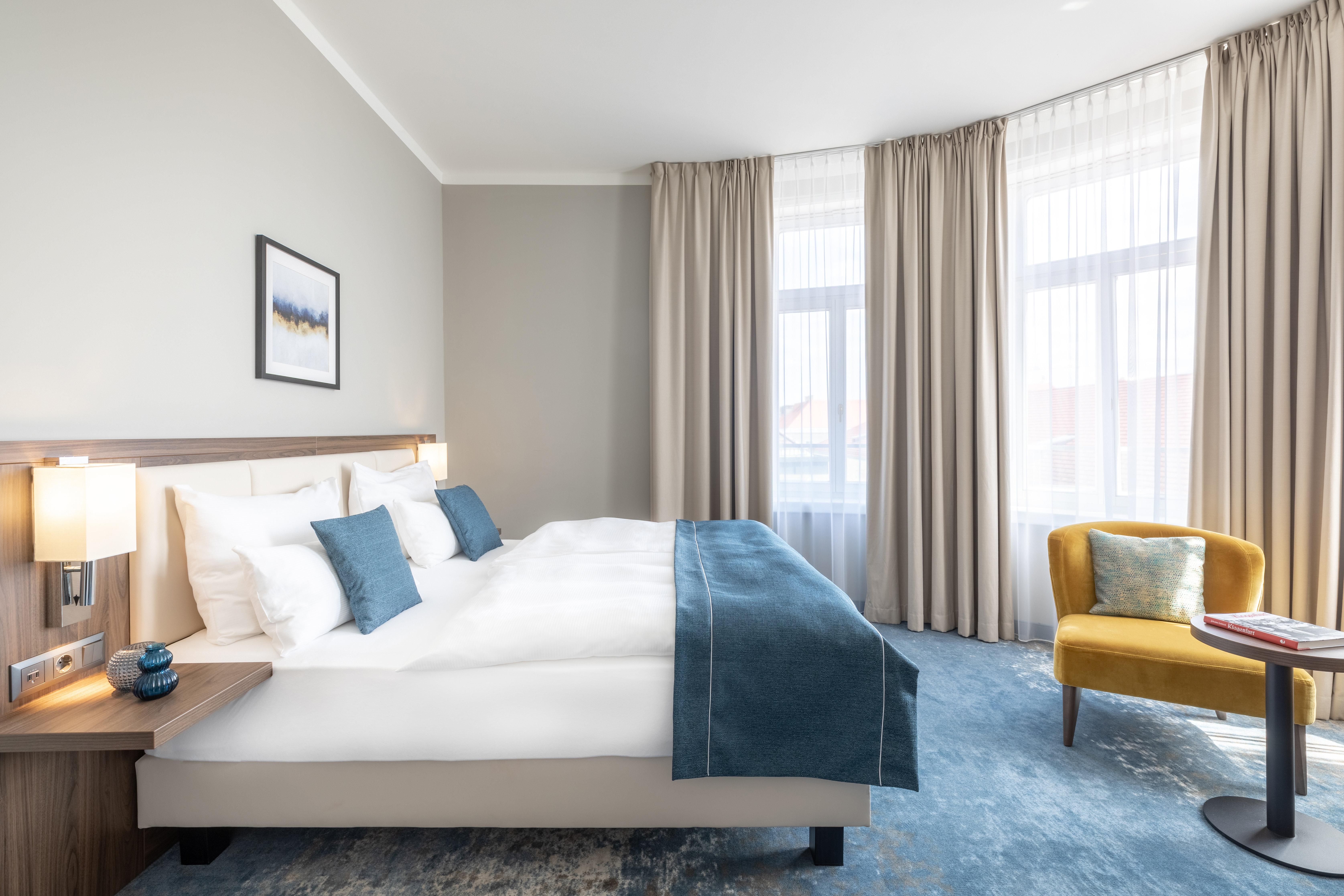 Double Premium Queen Bed