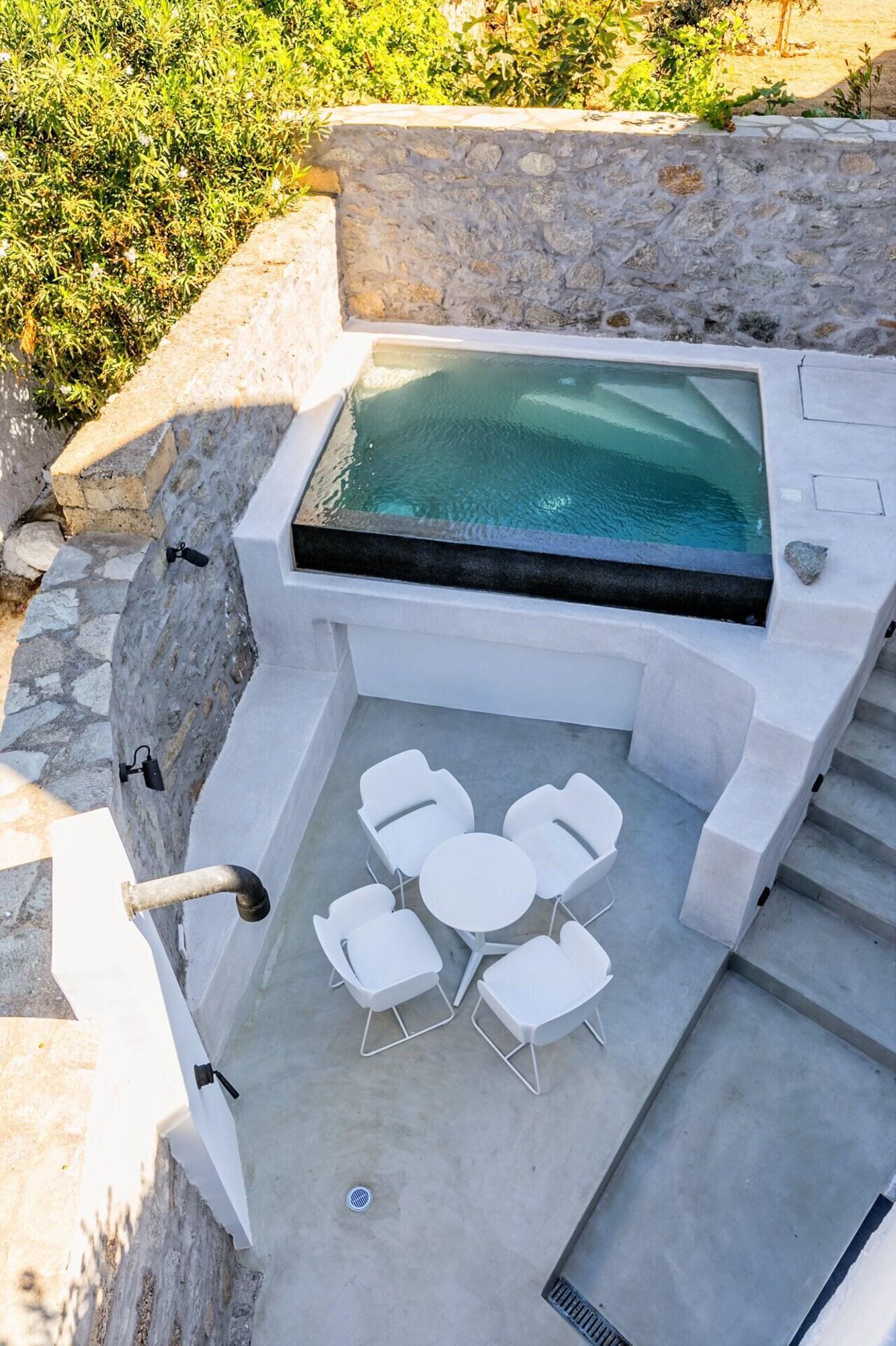 Villa Queen Size Bed