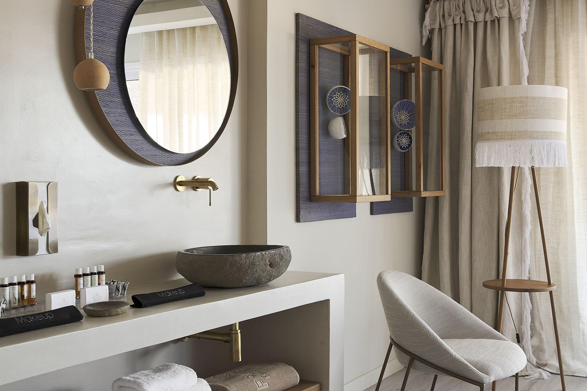 Suite Pool View King Bed