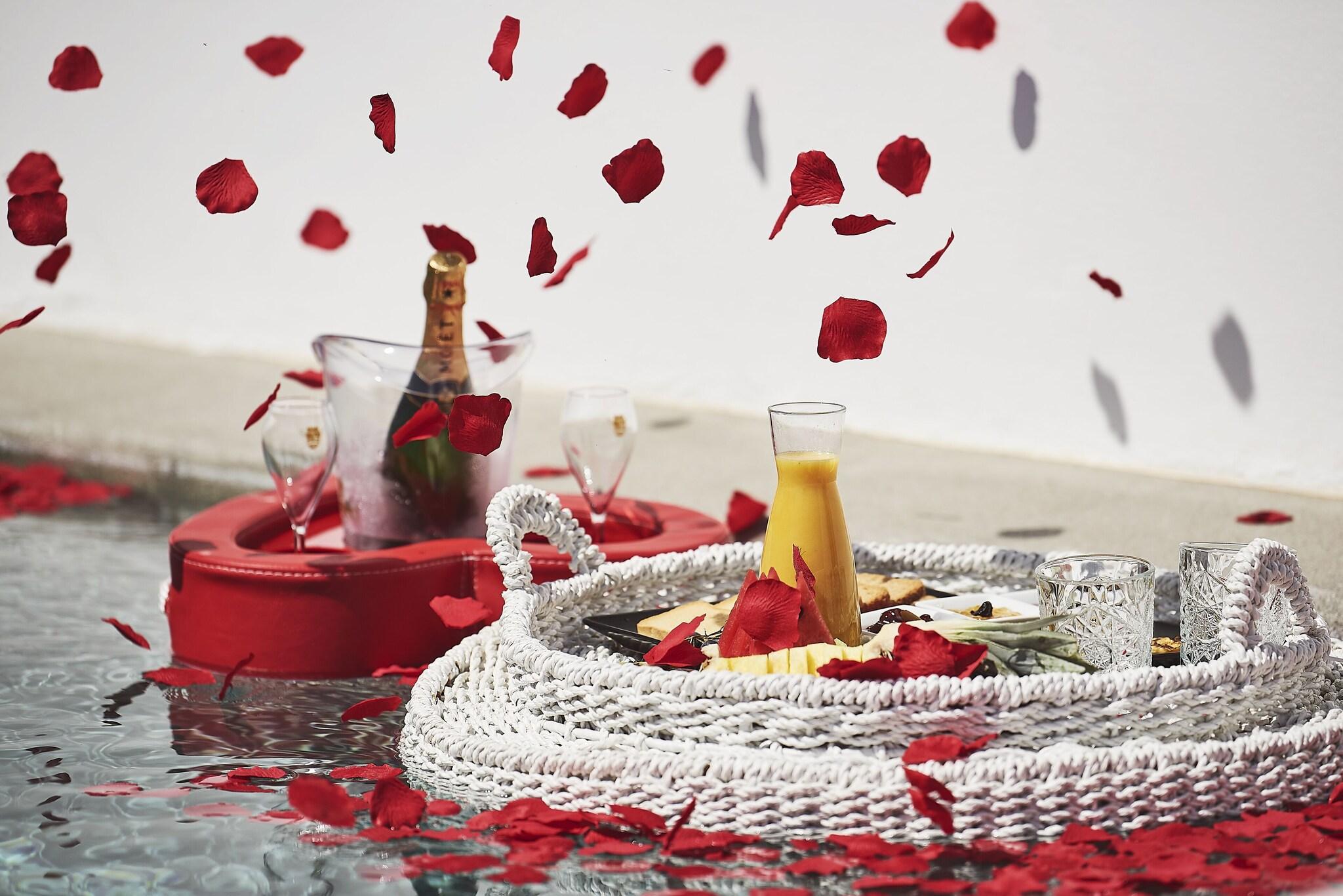 Suite Pool View King Bed