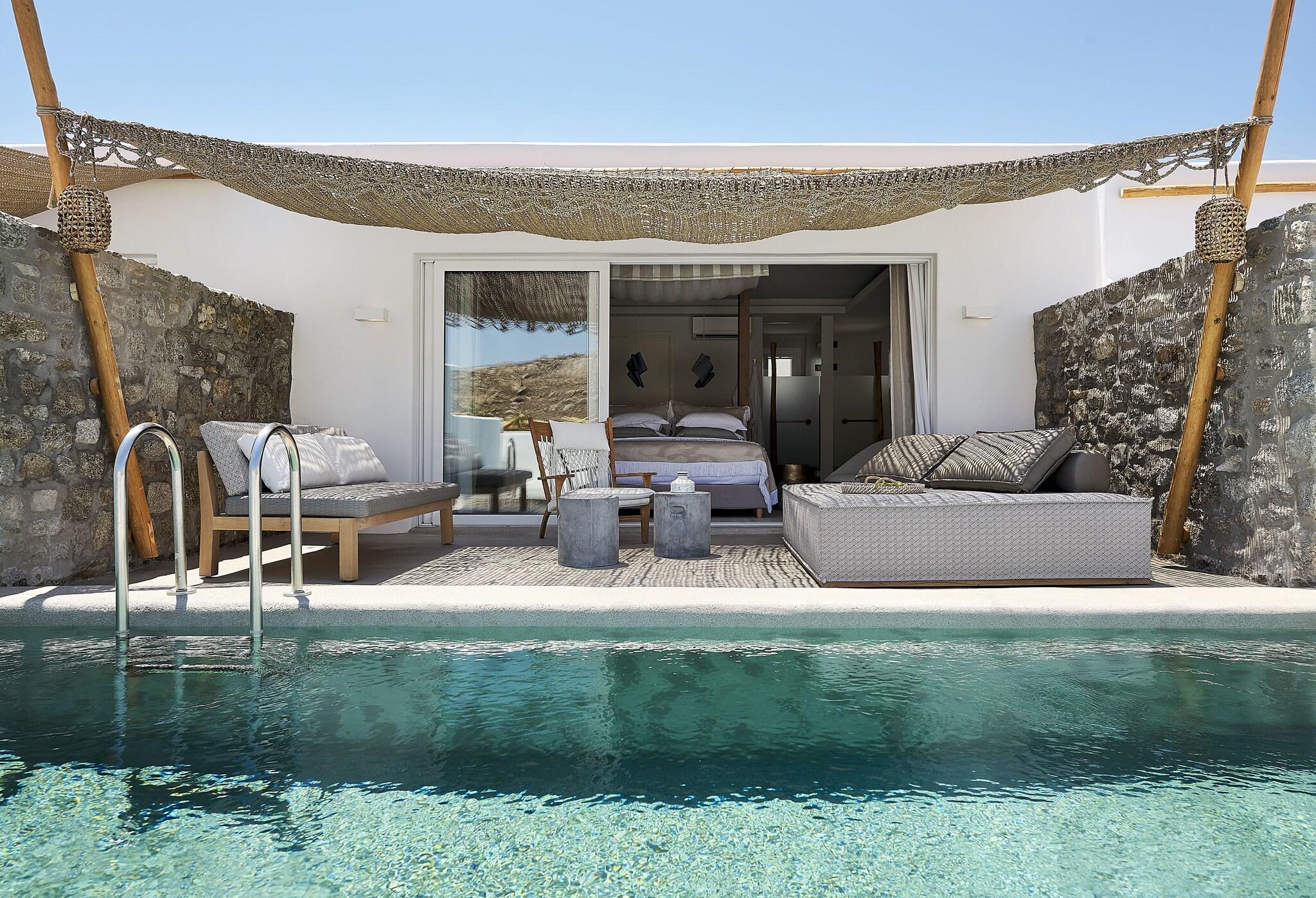 Suite Pool View King Bed