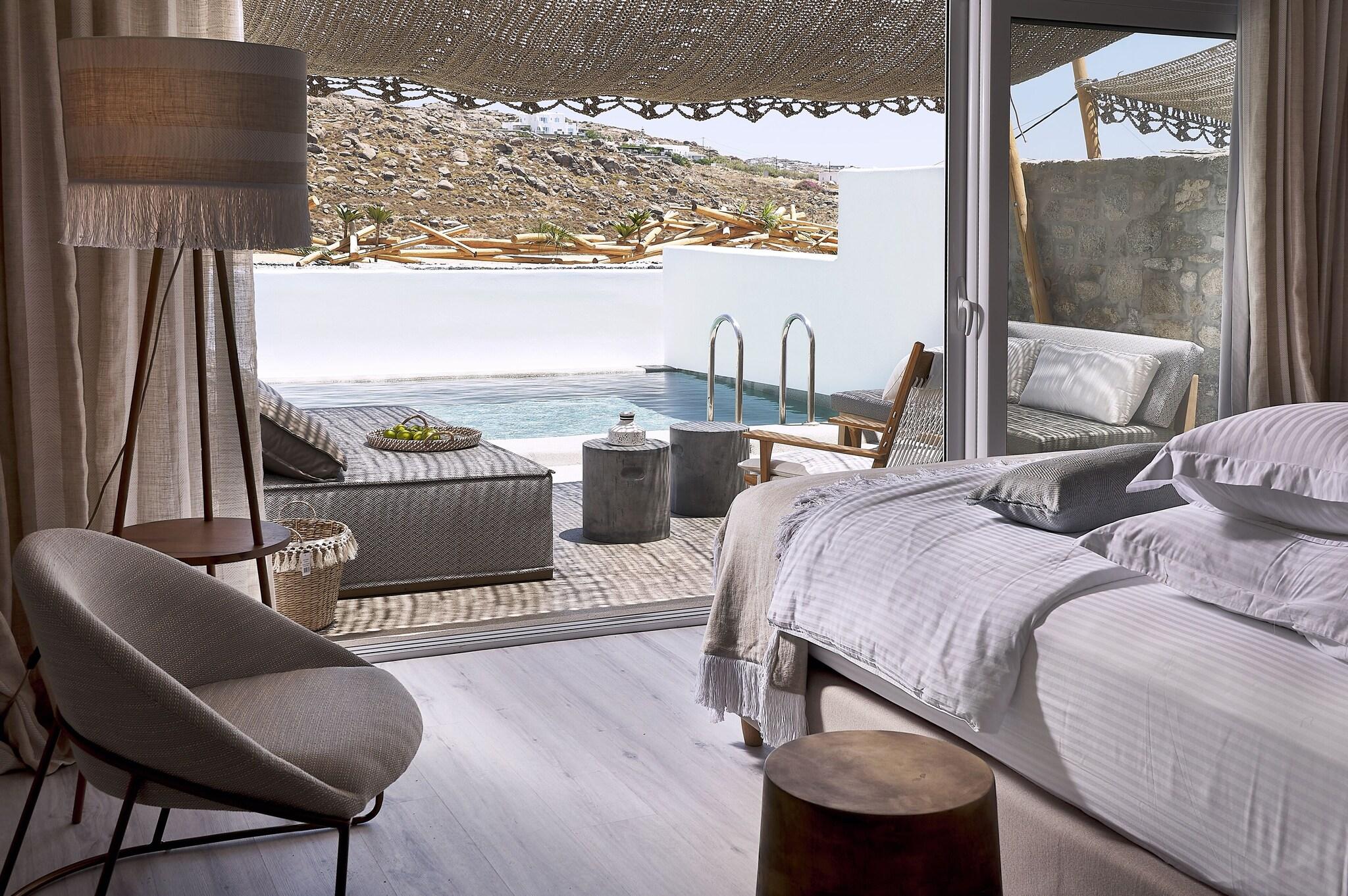 Suite Pool View King Bed