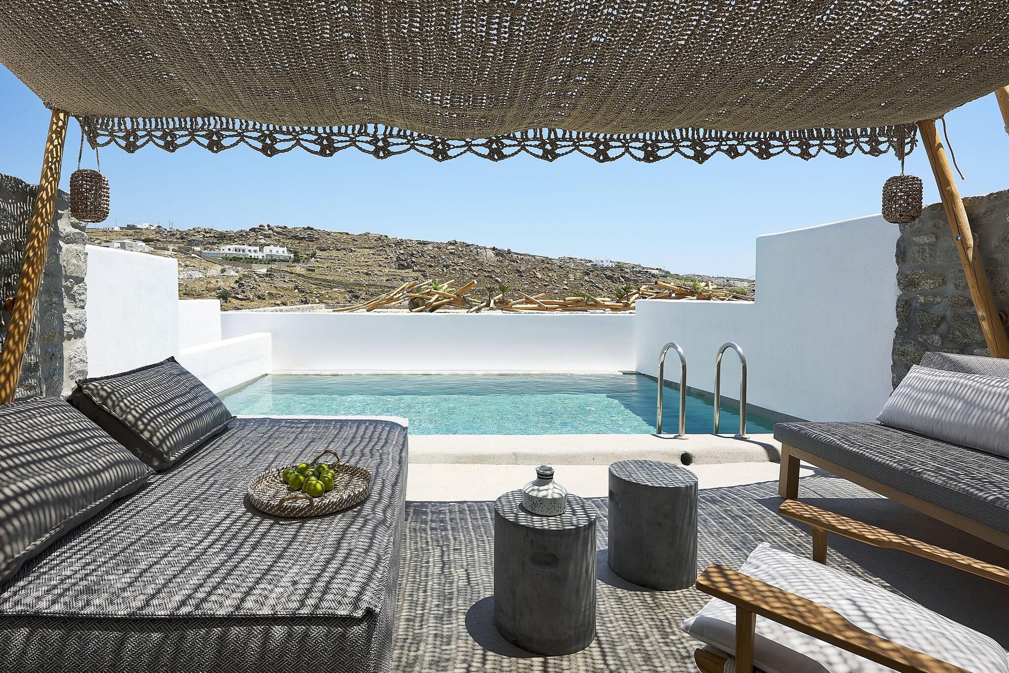 Suite Pool View King Bed