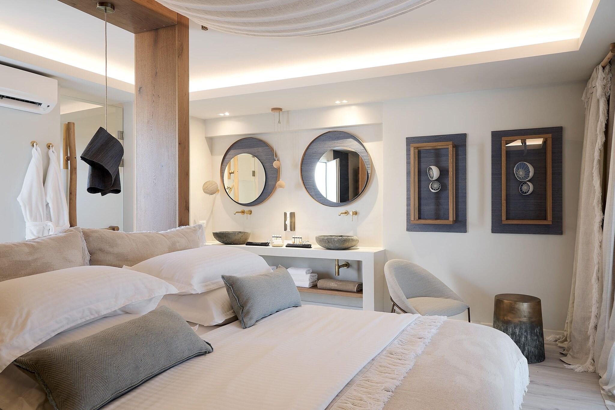 Suite Pool View King Bed