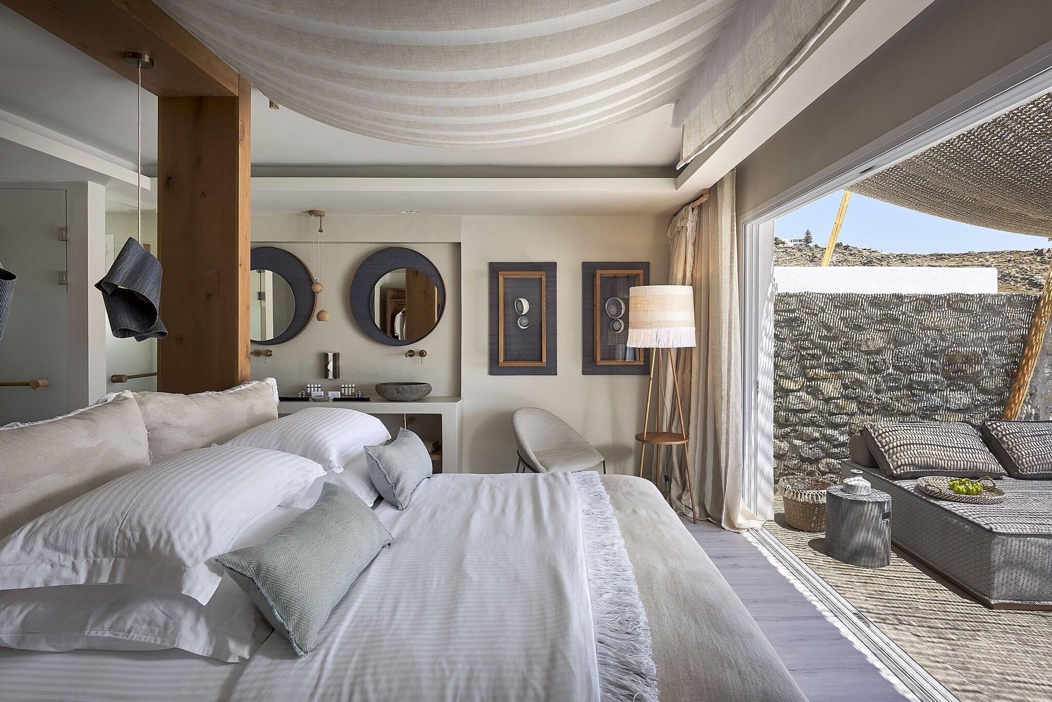 Suite Pool View King Bed