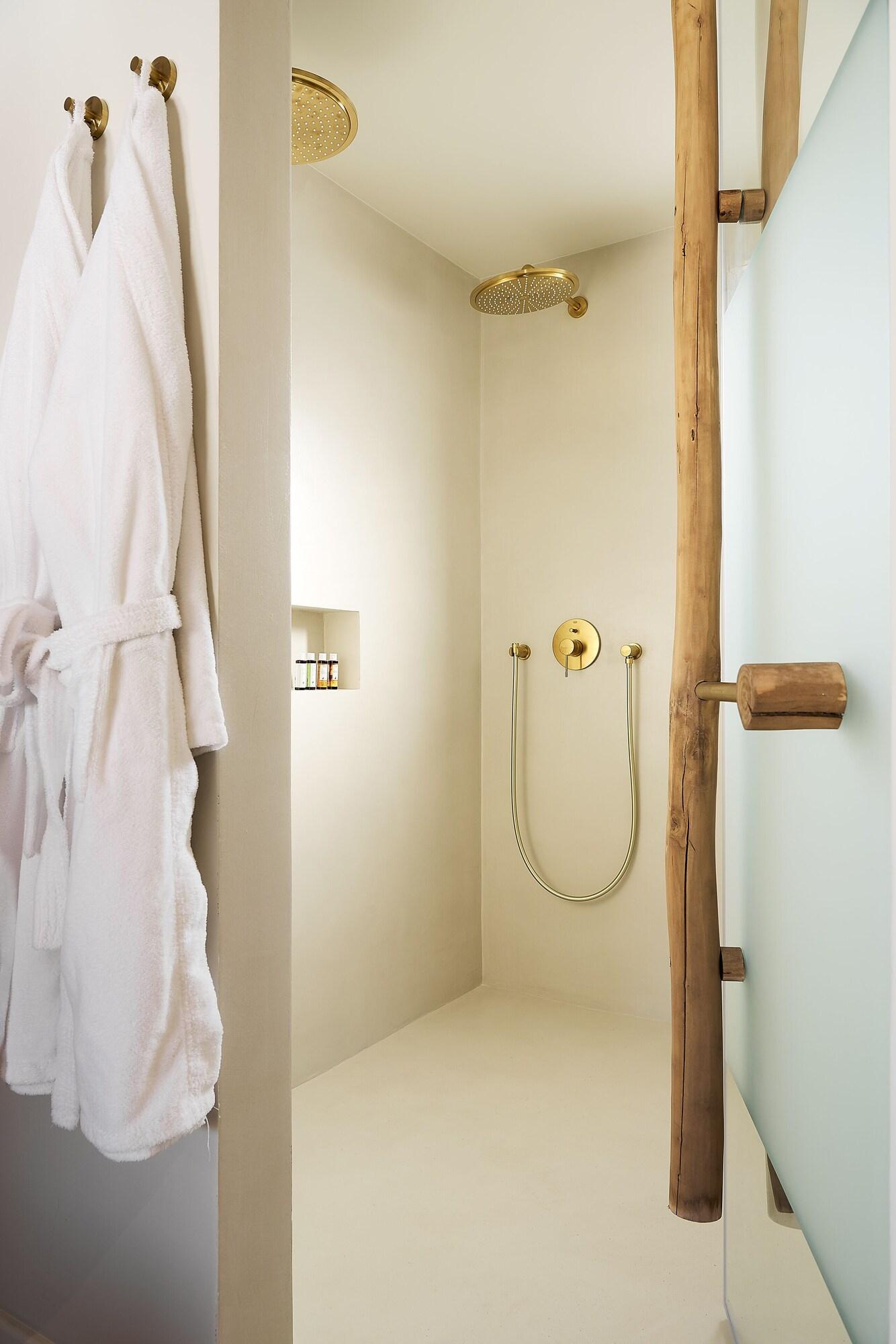 Suite Pool View King Bed