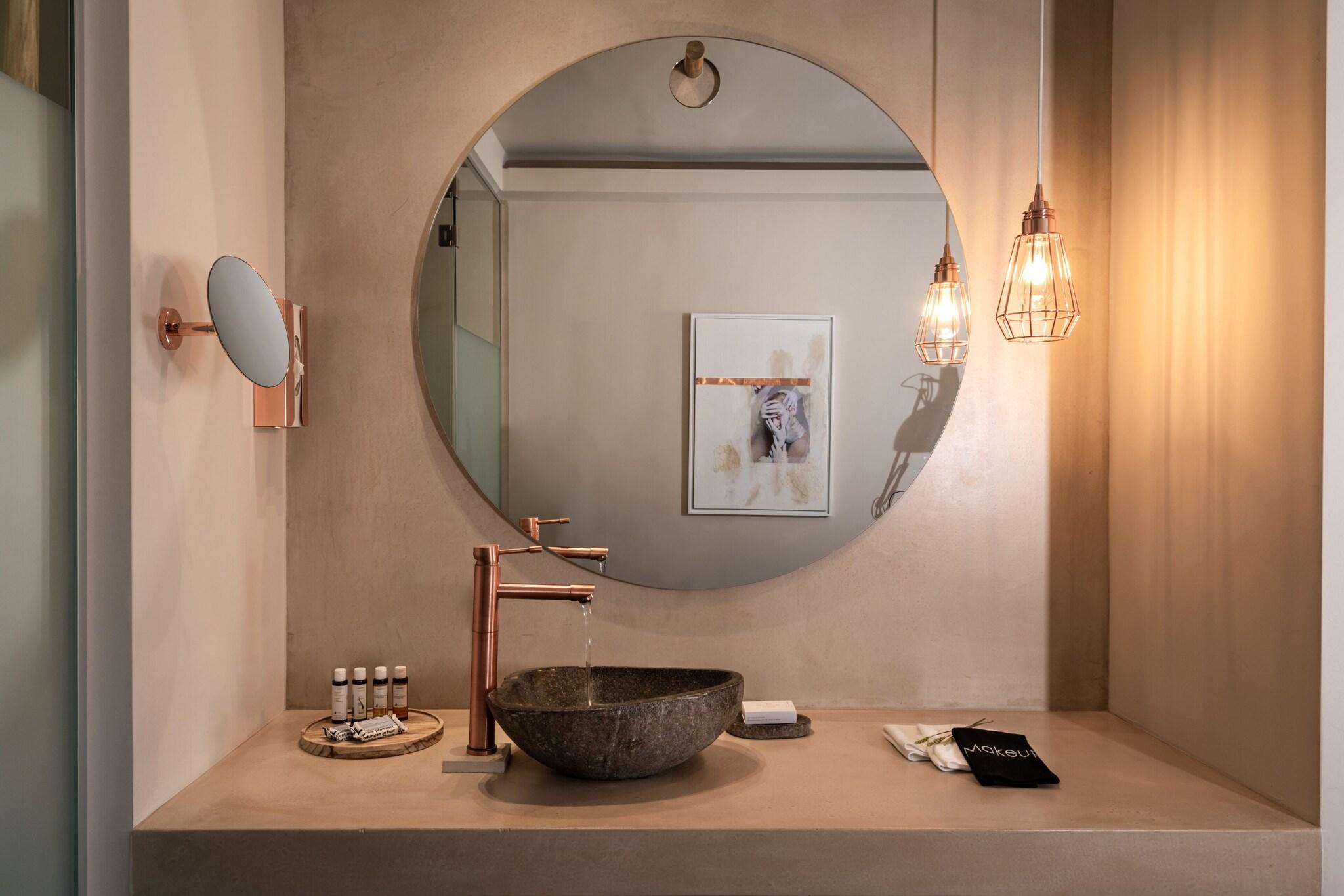 Double Deluxe King Bed