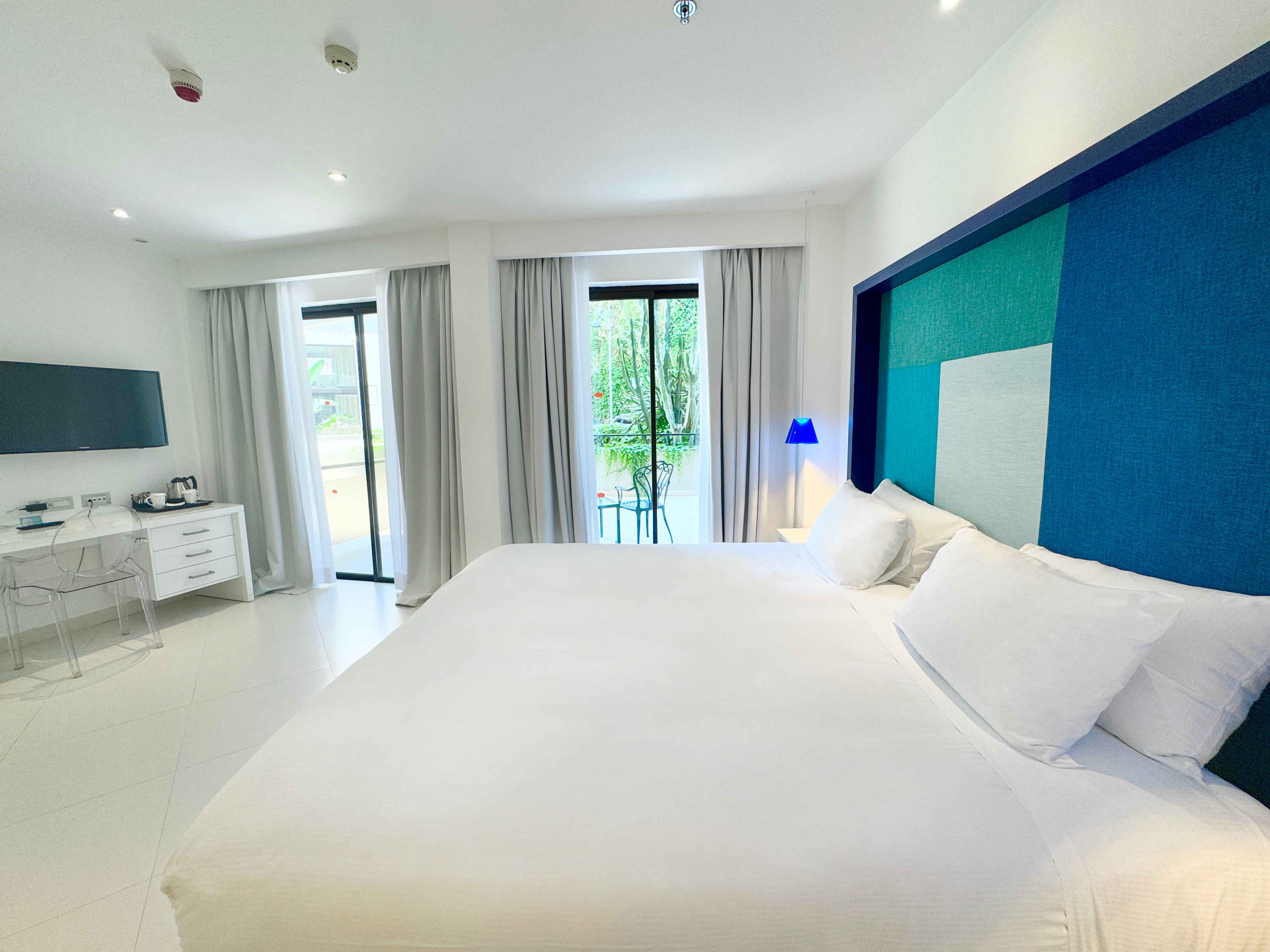 Double Accessible King Size Bed