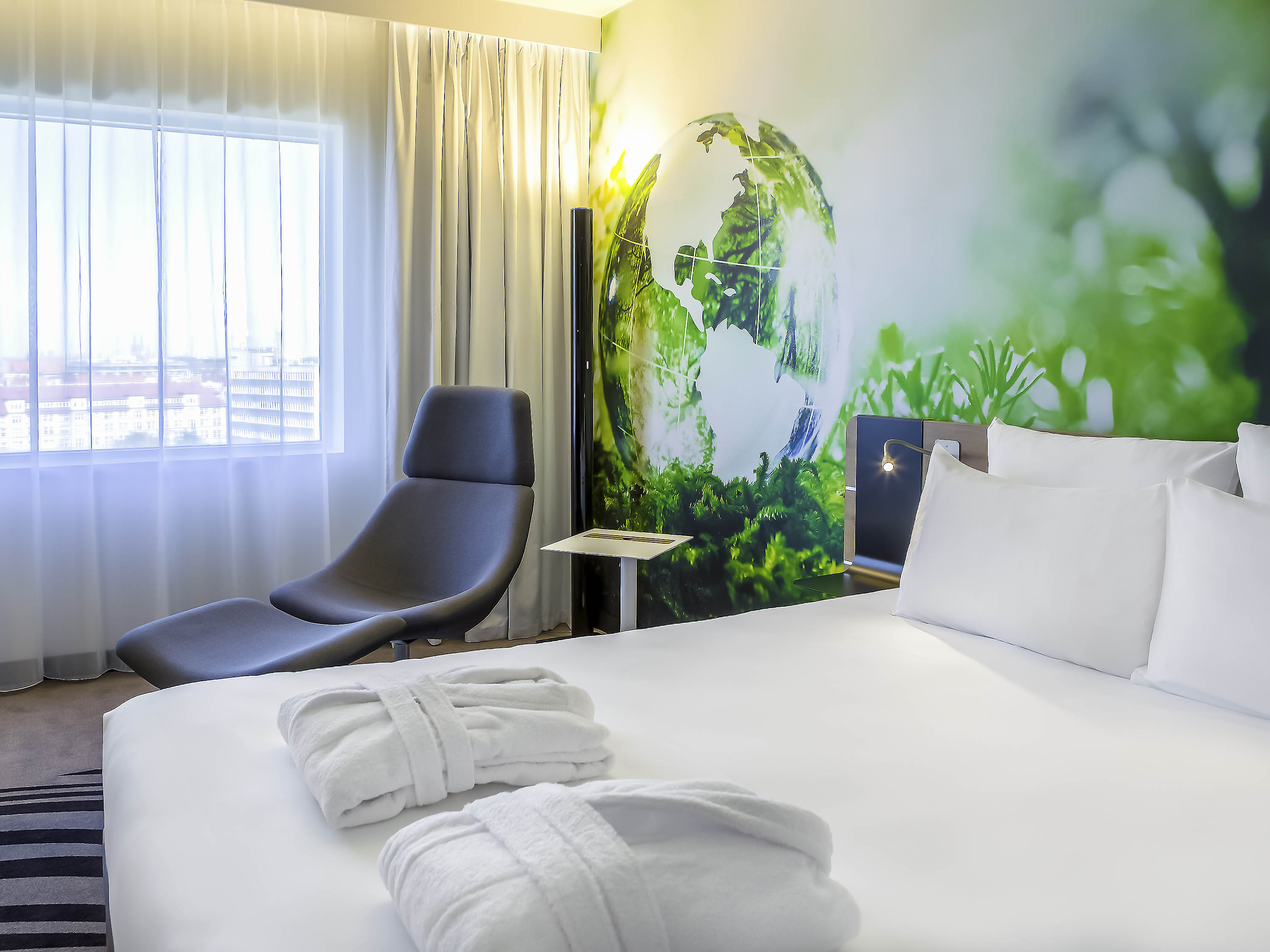 Double Executive Queen Bed