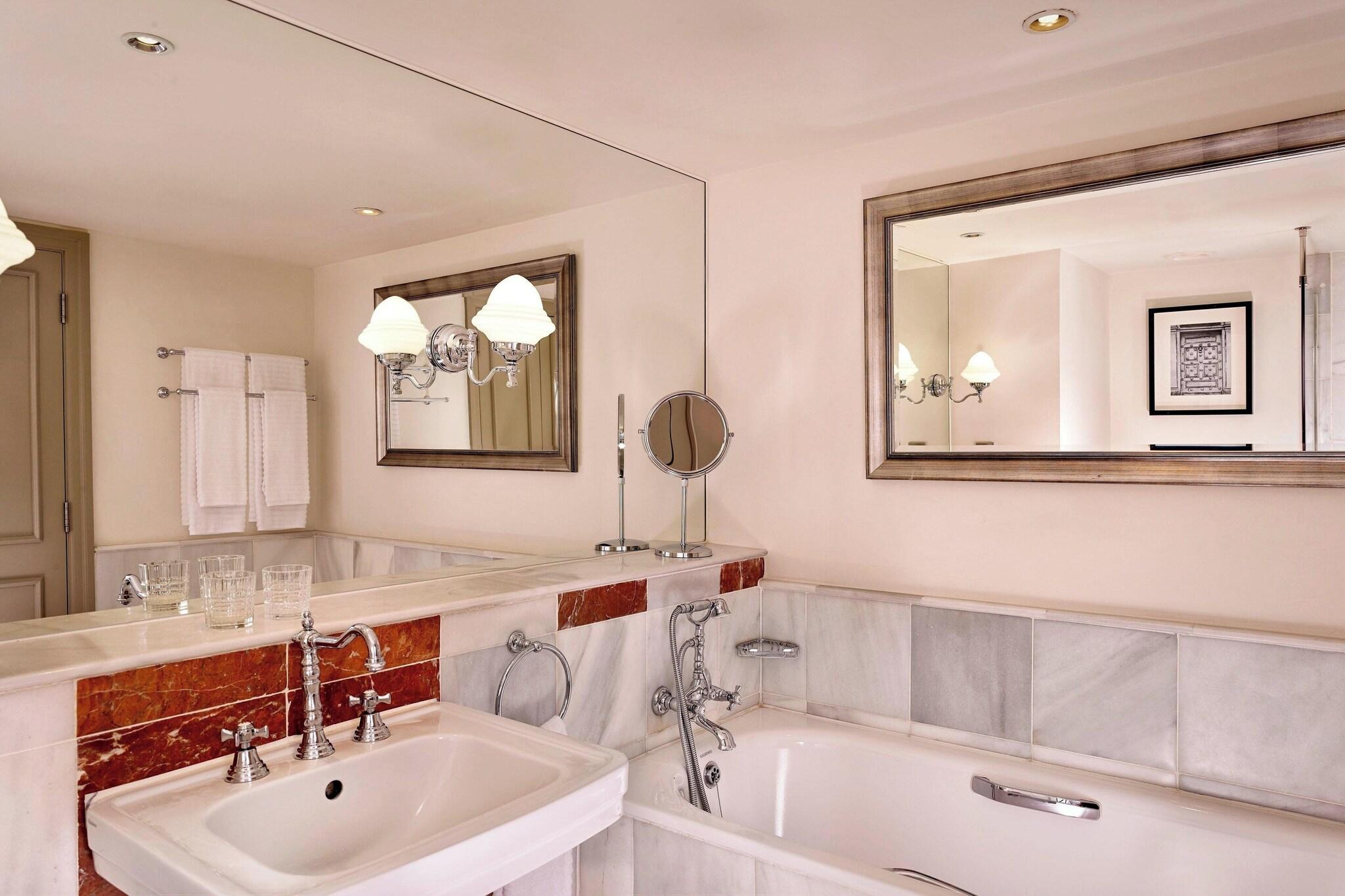 Double Deluxe King Bed