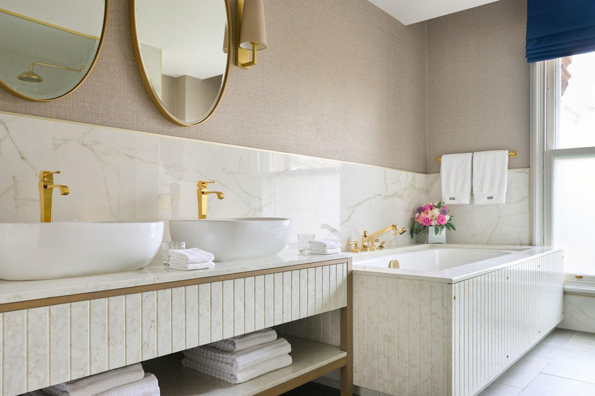 Junior Suite City View King Bed