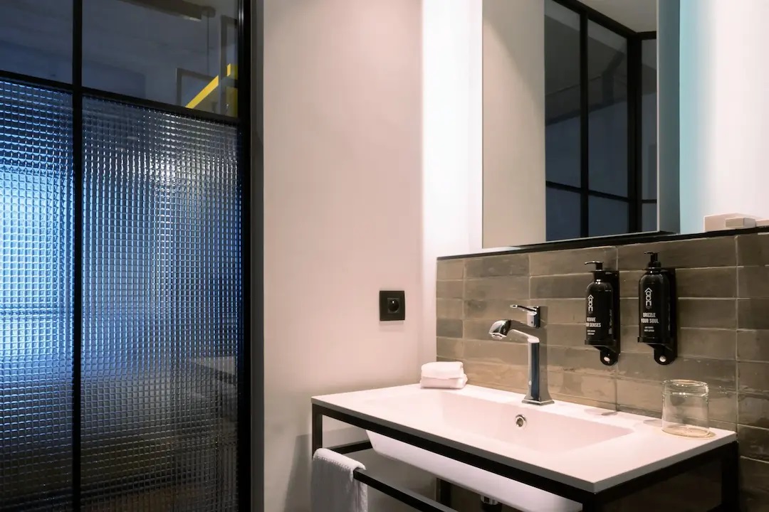 Studio King Size Bed