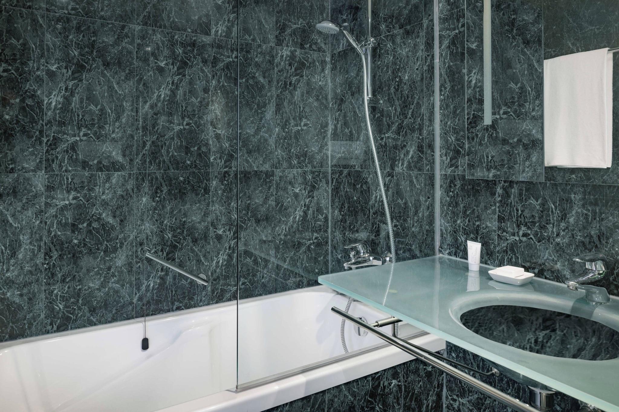 Double or Twin Superior King Bed