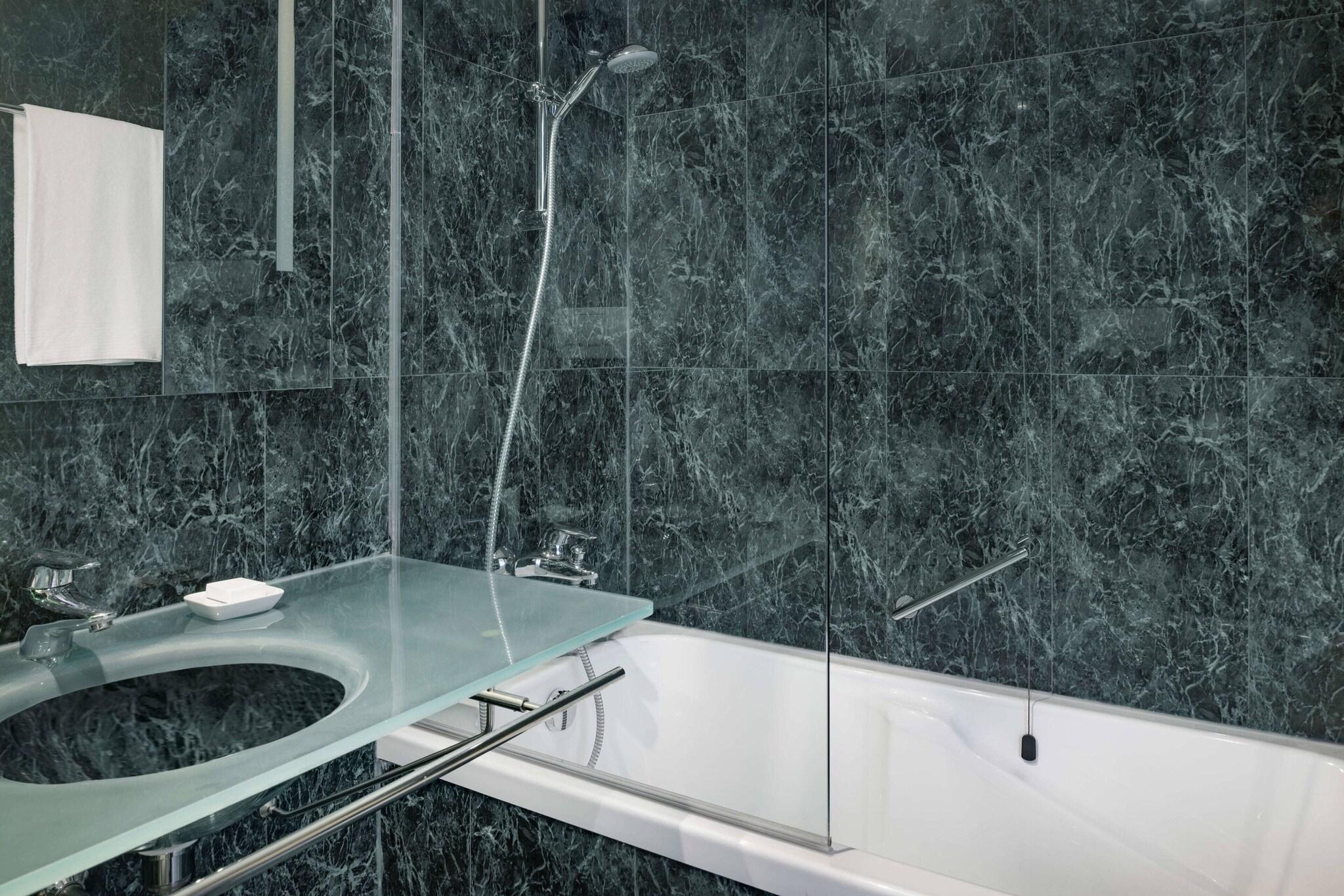 Family Room King Size Bed