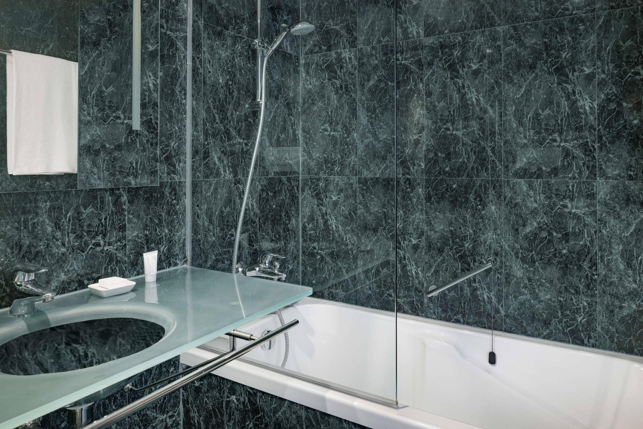 Family Room King Size Bed