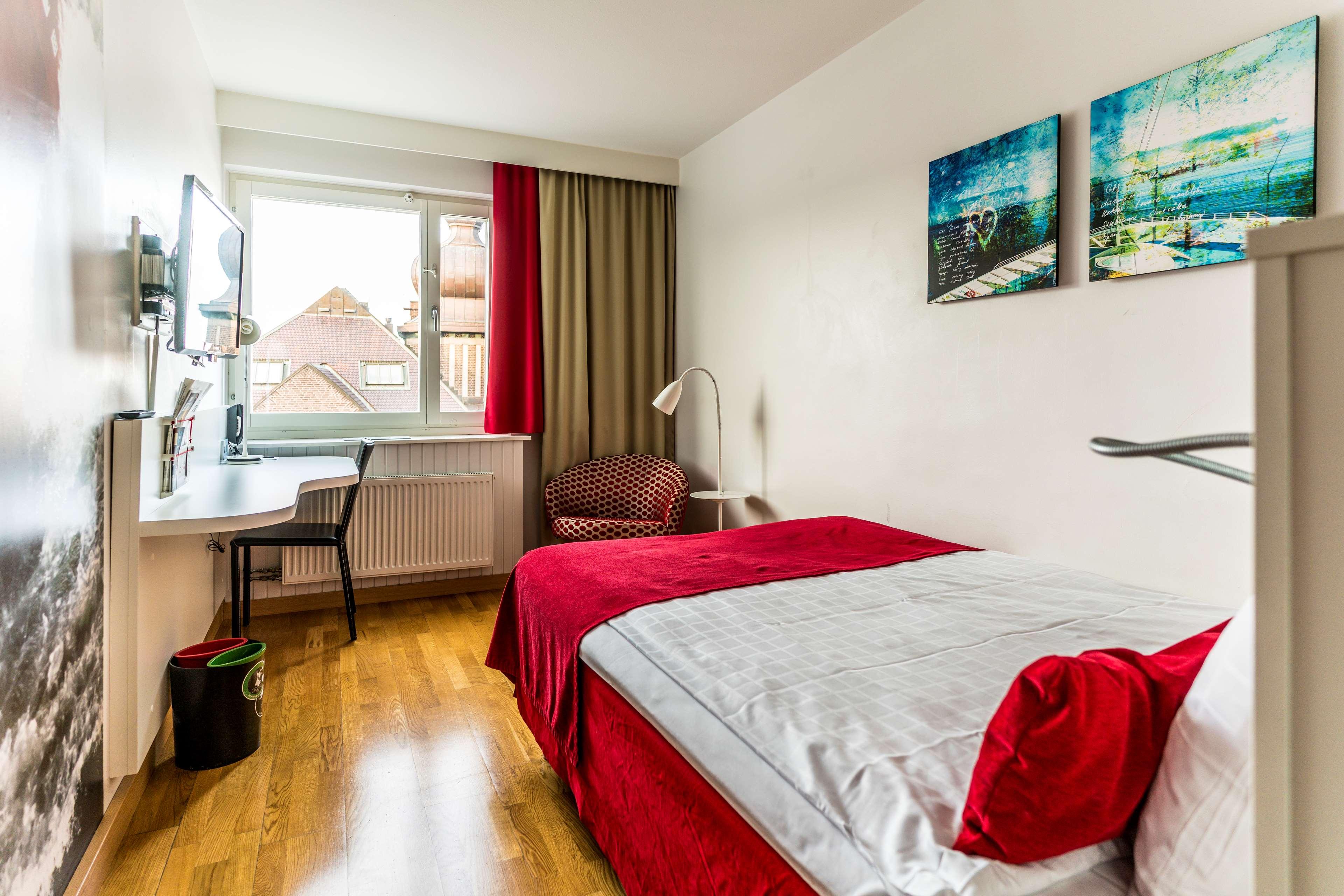 Double Queen Size Bed