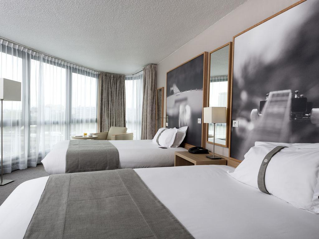 Family Room Capacity 4