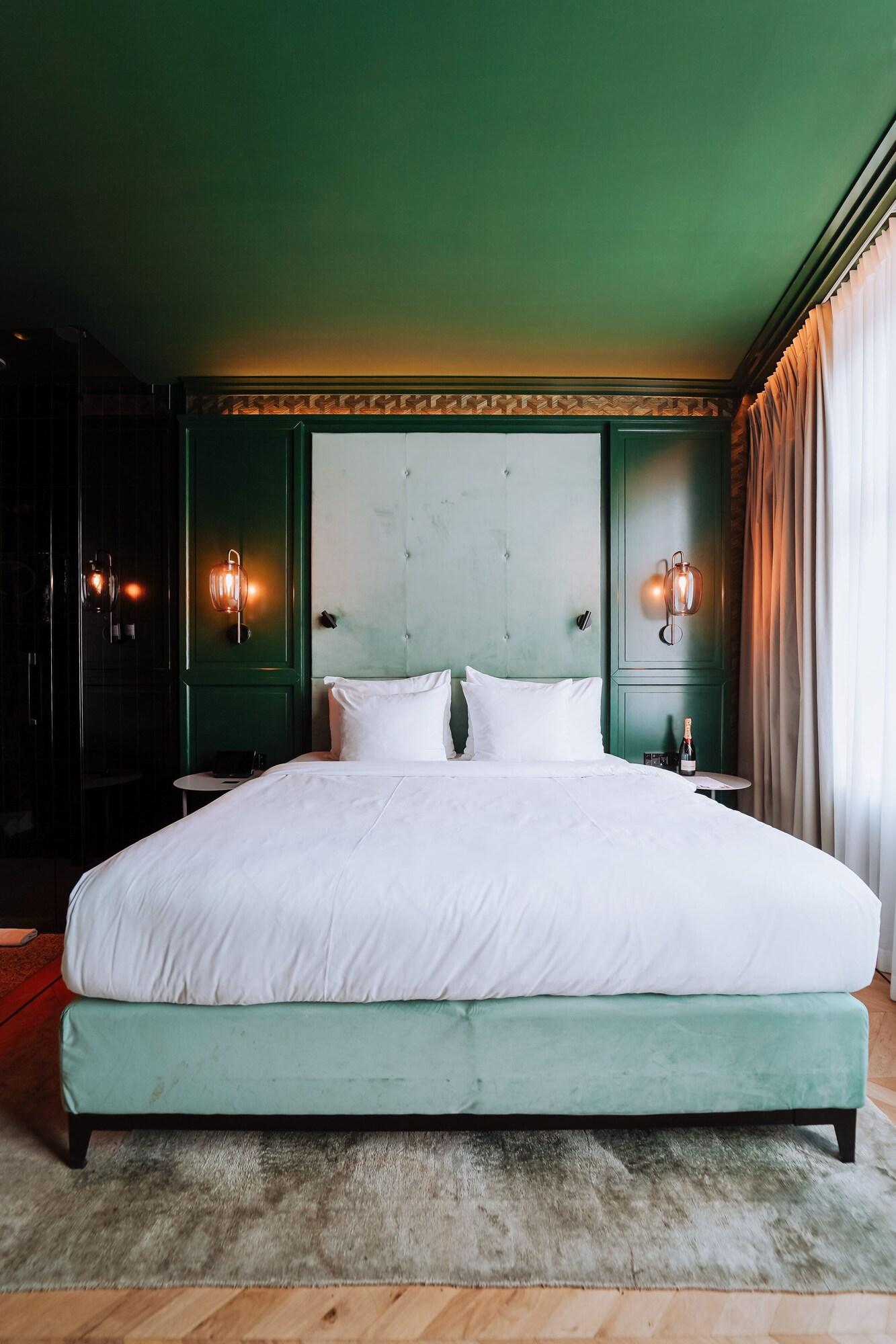 Double Deluxe King Bed